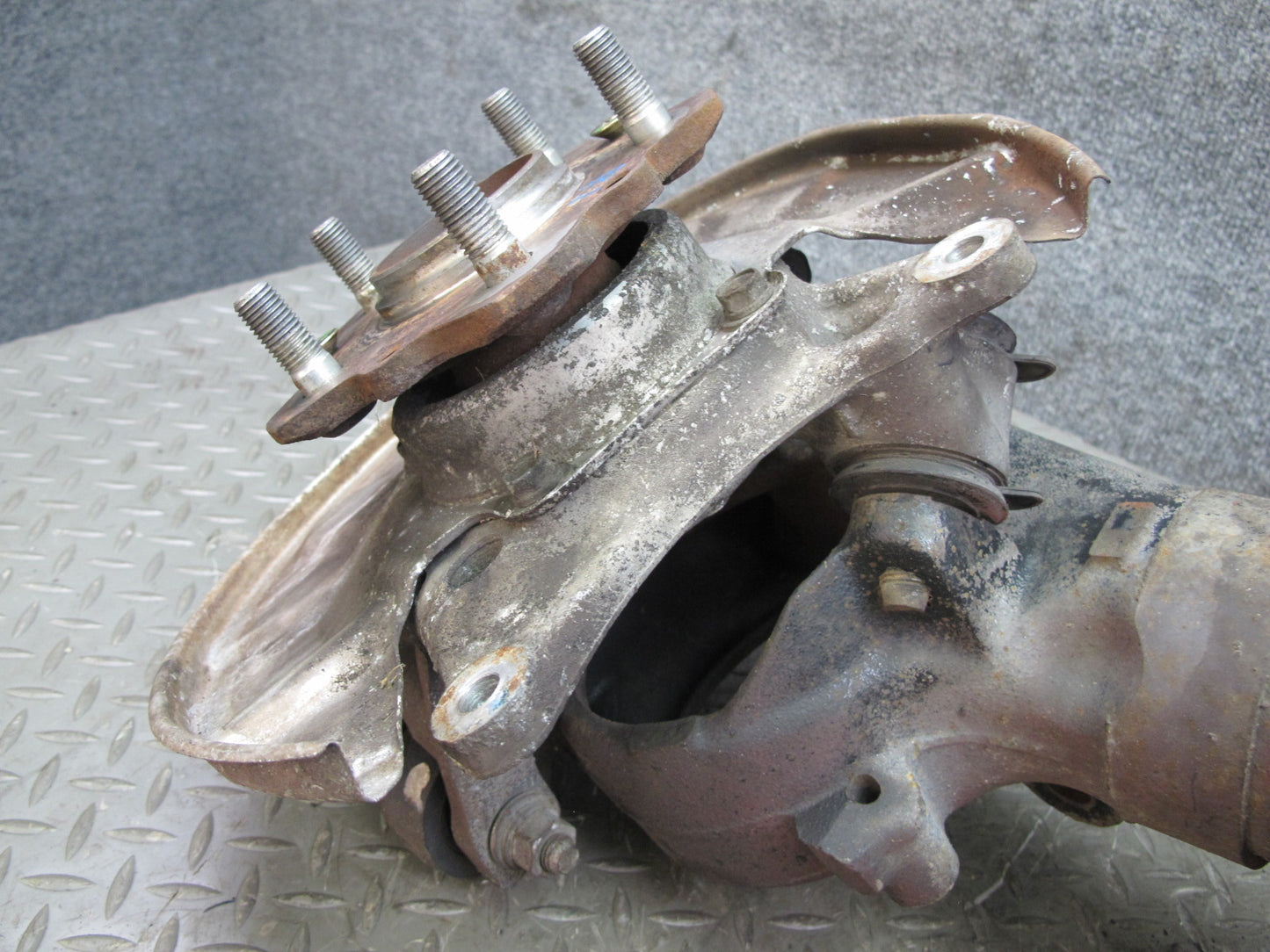 86-91 Mazda RX7 FC3S Rear Left Spindle Knuckle Wheel Hub w Trailing Arm Assy OEM