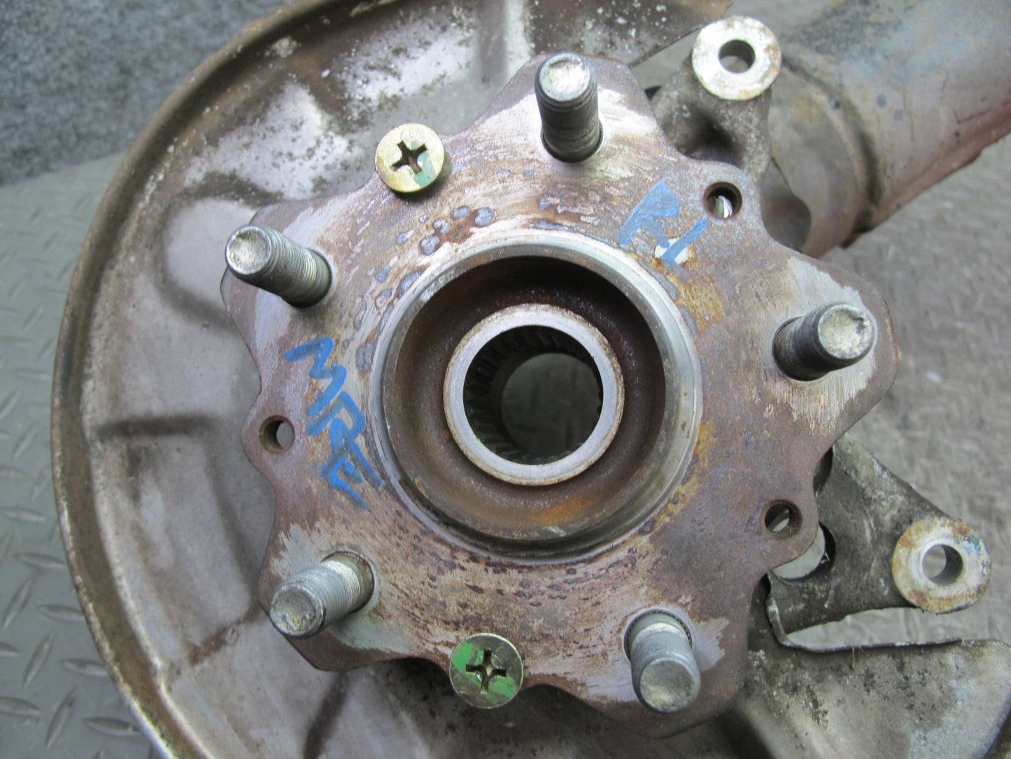 86-91 Mazda RX7 FC3S Rear Left Spindle Knuckle Wheel Hub w Trailing Arm Assy OEM