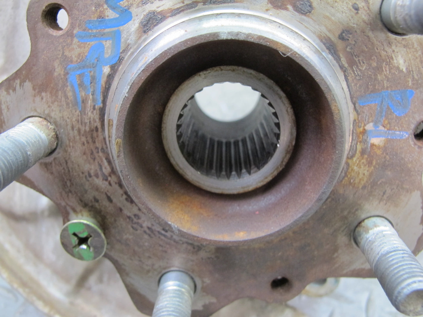 86-91 Mazda RX7 FC3S Rear Left Spindle Knuckle Wheel Hub w Trailing Arm Assy OEM