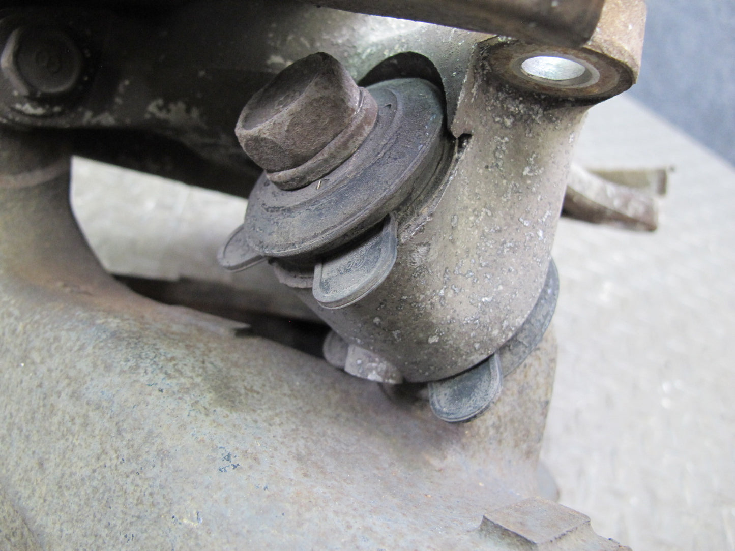 86-91 Mazda RX7 FC3S Rear Right Spindle Knuckle Wheel Hub w Trailing Arm OEM