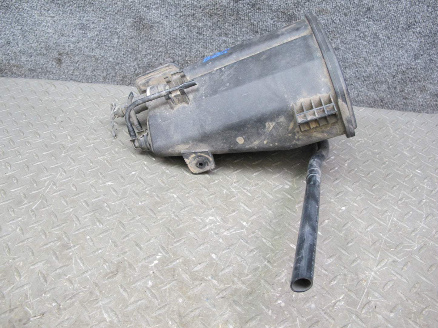 96-98 BMW E36/7 Z3 Fuel Evap Vapor Charcoal Canister 1183568 OEM