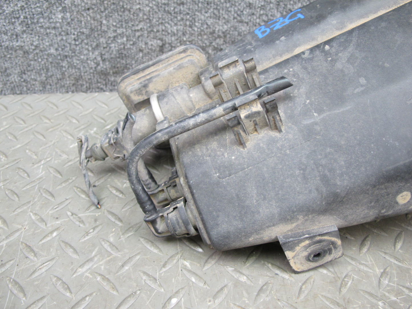 96-98 BMW E36/7 Z3 Fuel Evap Vapor Charcoal Canister 1183568 OEM