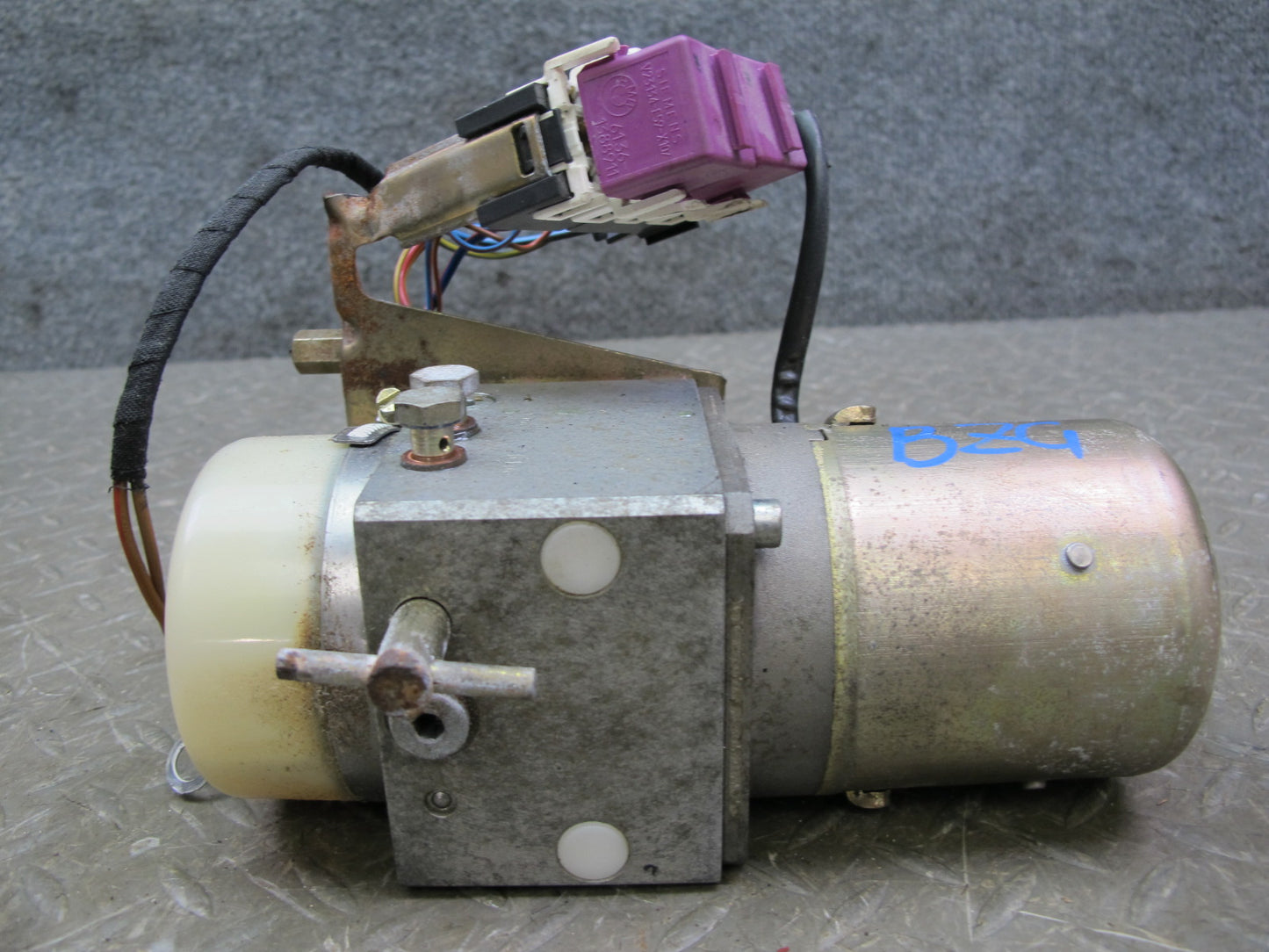 96-02 BMW E36/7 Z3 Roadster TOP Roof Hydraulic Pump Motor 8407224 OEM