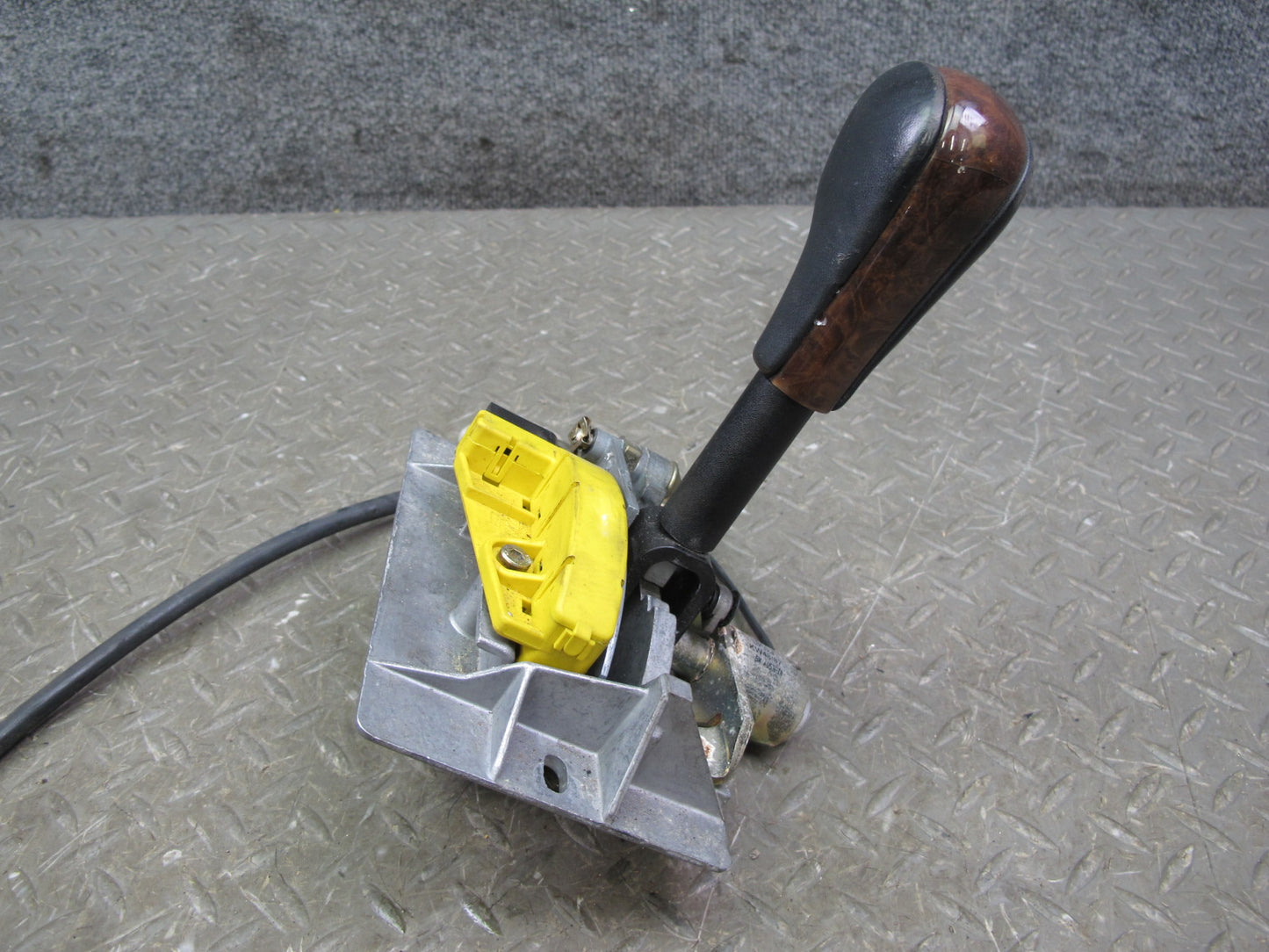 97-98 BMW E36/7 Z3 2.8L A/T Transmission Gear Shifter w Knob & Cable Assy OEM