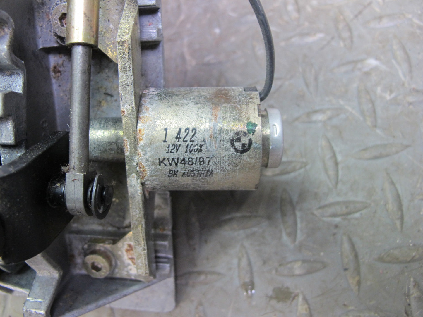 97-98 BMW E36/7 Z3 2.8L A/T Transmission Gear Shifter w Knob & Cable Assy OEM