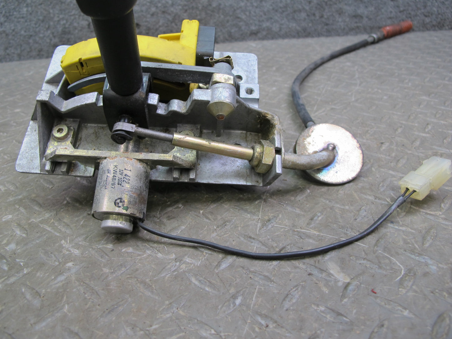 97-98 BMW E36/7 Z3 2.8L A/T Transmission Gear Shifter w Knob & Cable Assy OEM