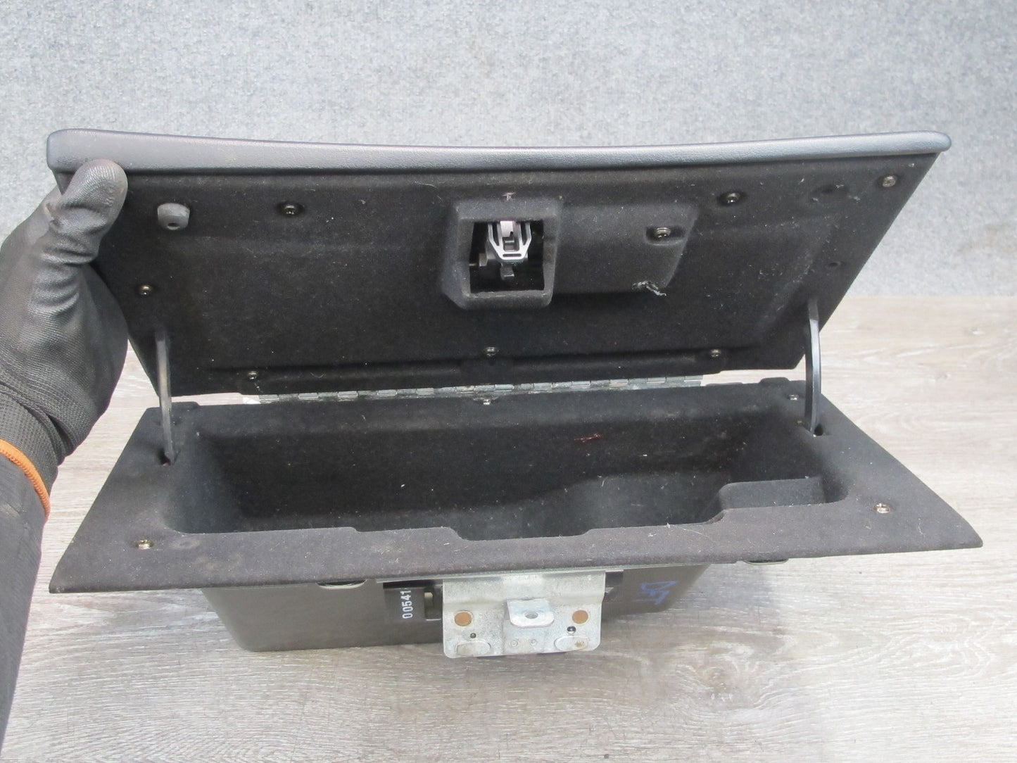 02-05 Ford Thunderbird Right Dashboard Dash Glove Box Assembly Black OEM