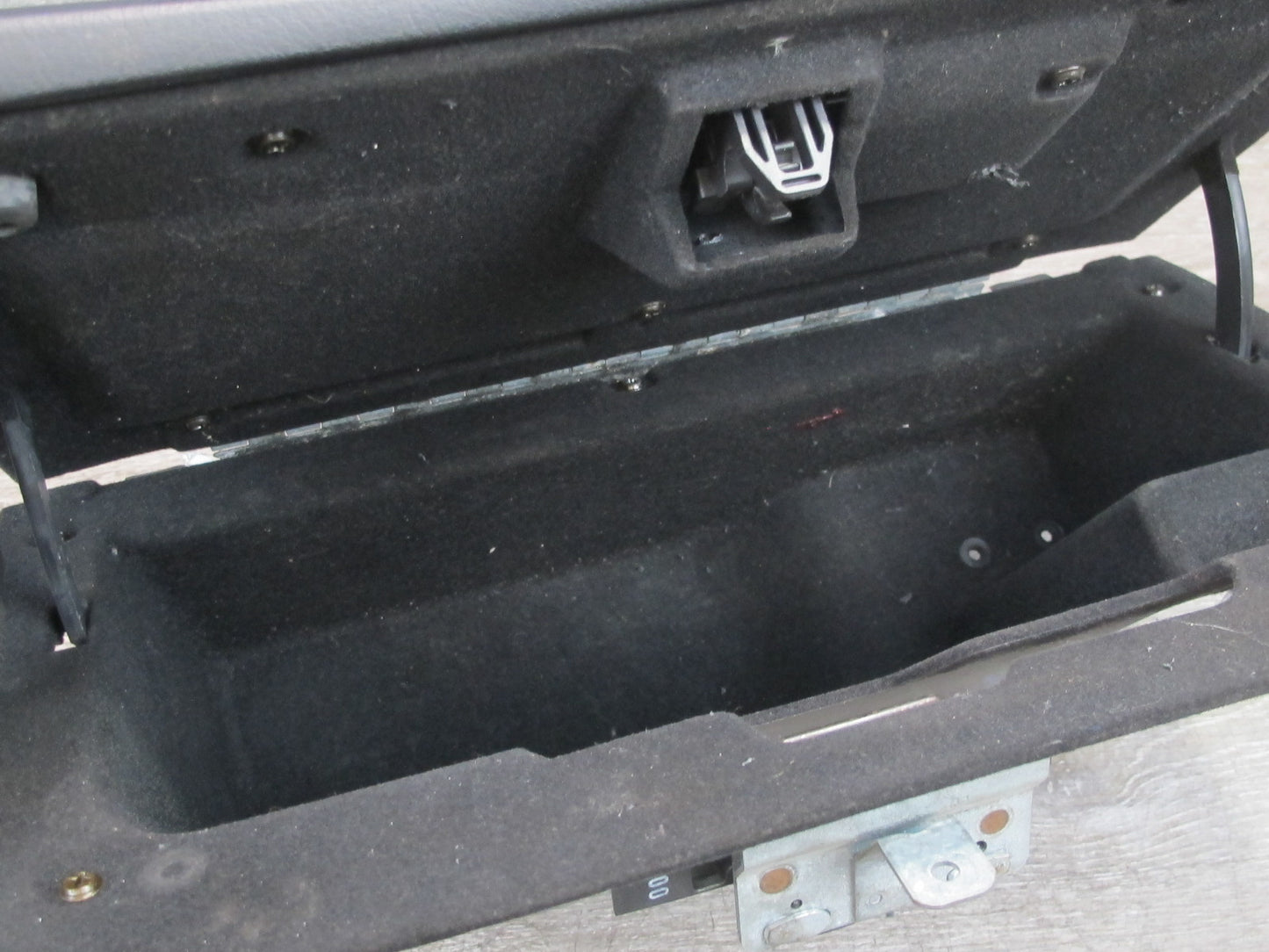02-05 Ford Thunderbird Right Dashboard Dash Glove Box Assembly Black OEM