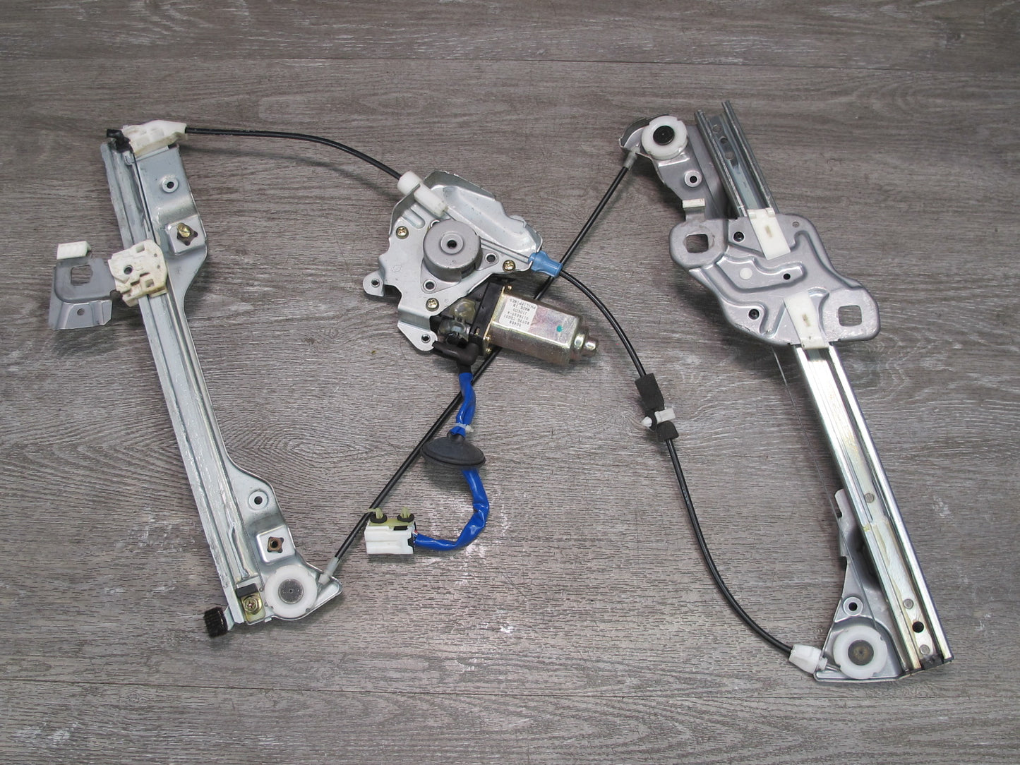 2005 Nissan 350Z Z33 Convertible Right Pass Door Window Regulator w Motor OEM