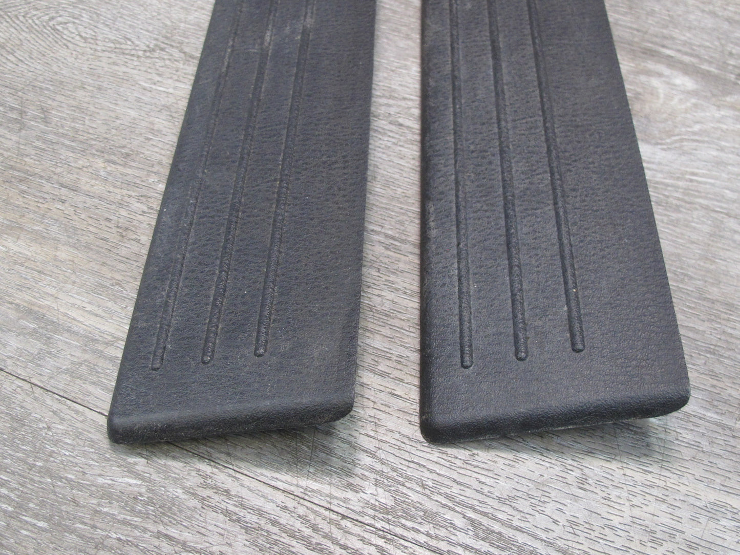02-05 Ford Thunderbird Set of 2 Door Scuff Sill Plate Trim Cover Panel OEM