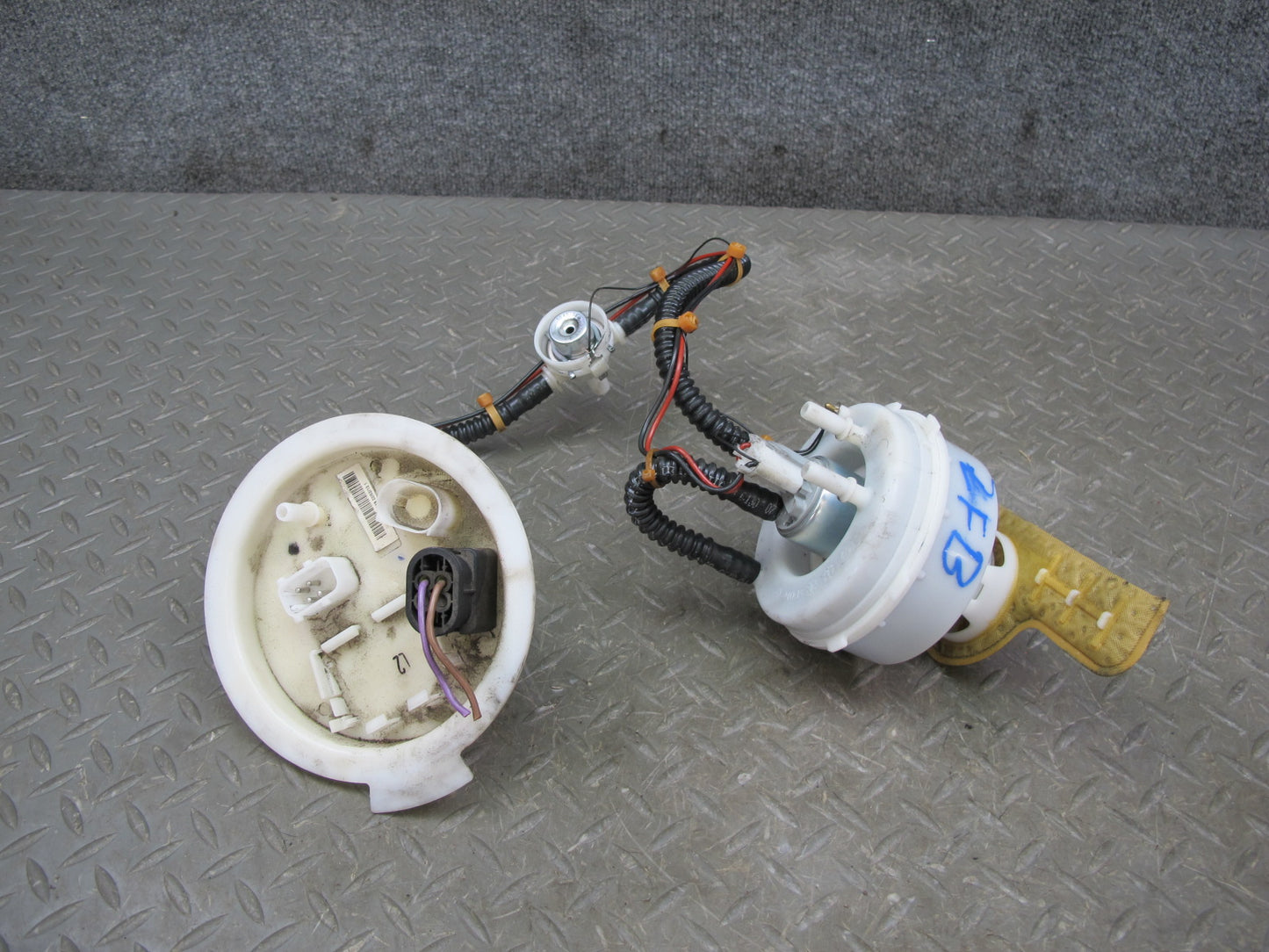 11-16 BMW F07 F10 F11 5-SERIES Fuel Pump Sending Unit 7308449 OEM