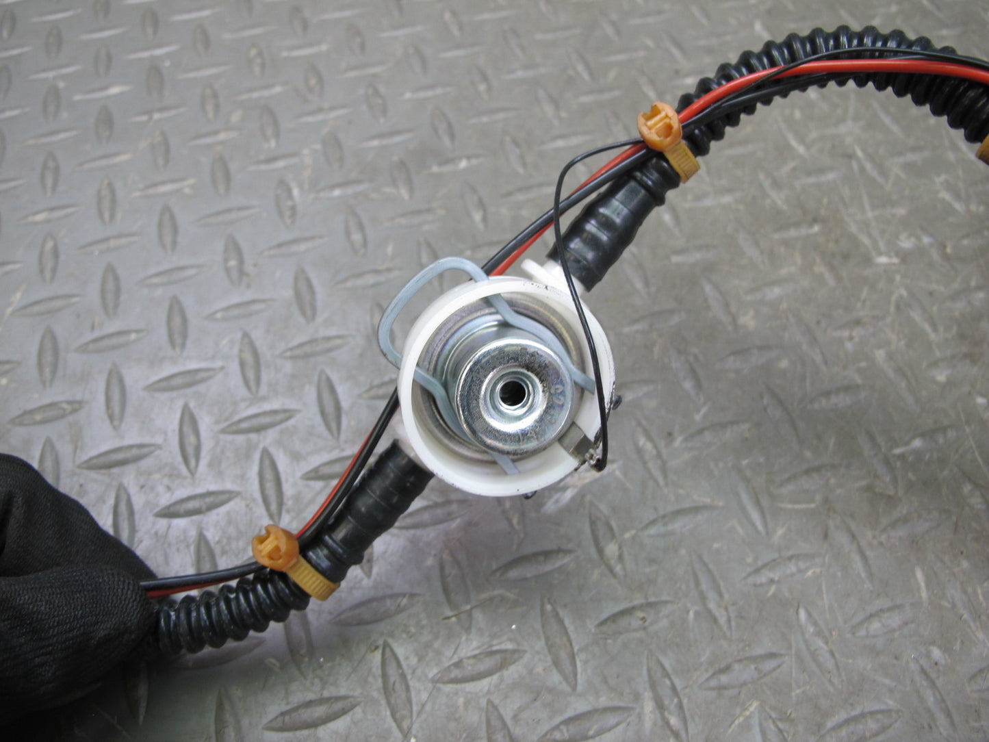 11-16 BMW F07 F10 F11 5-SERIES Fuel Pump Sending Unit 7308449 OEM