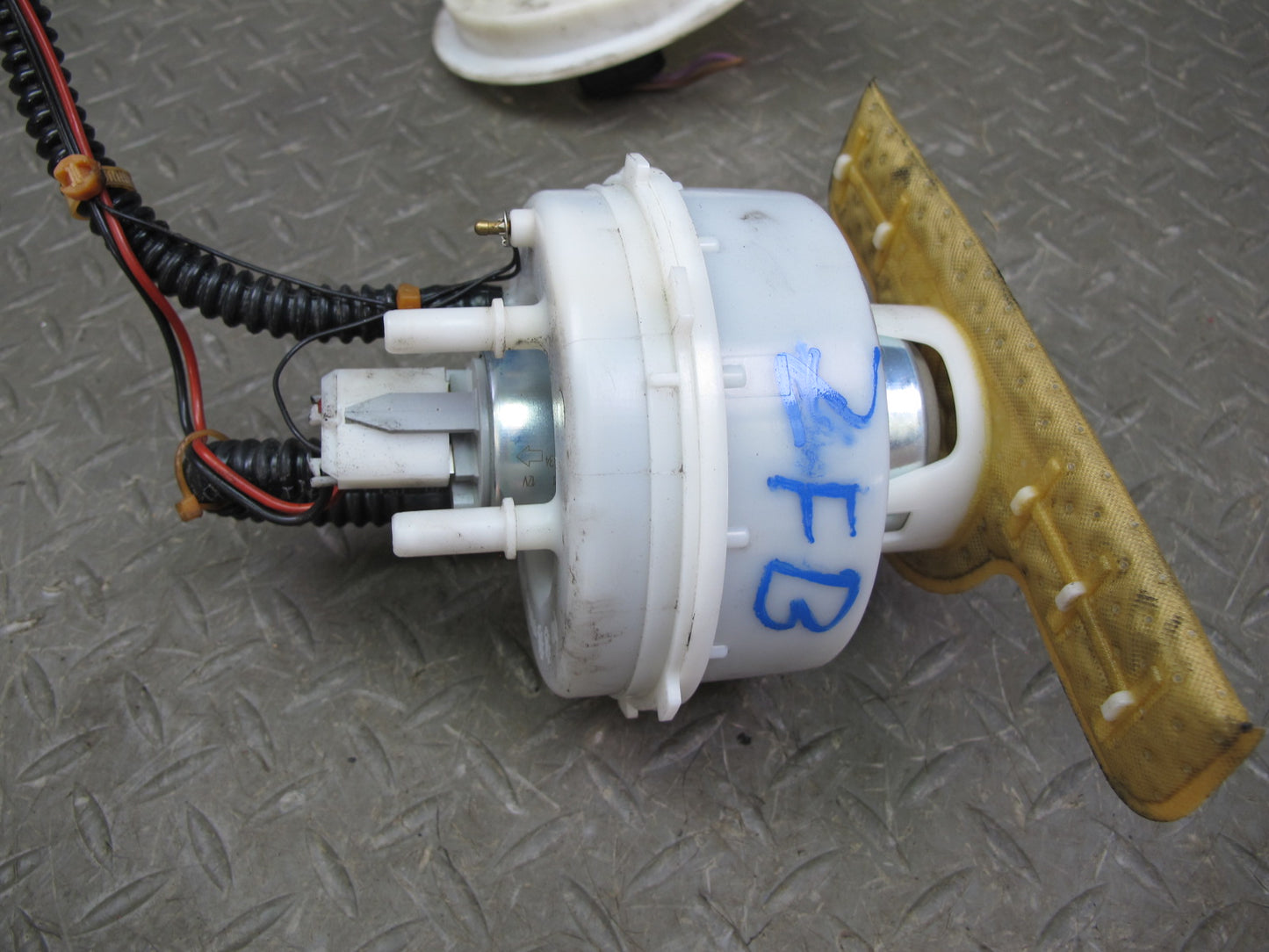 11-16 BMW F07 F10 F11 5-SERIES Fuel Pump Sending Unit 7308449 OEM
