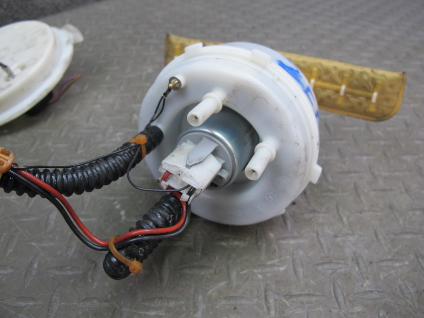 11-16 BMW F07 F10 F11 5-SERIES Fuel Pump Sending Unit 7308449 OEM