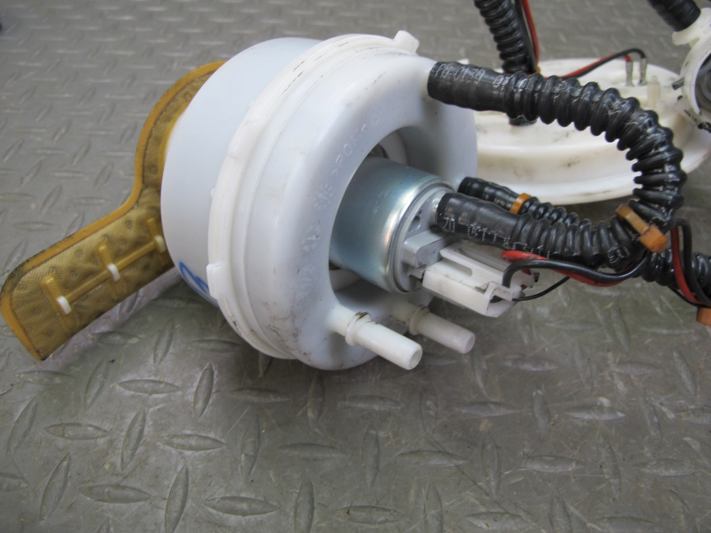 11-16 BMW F07 F10 F11 5-SERIES Fuel Pump Sending Unit 7308449 OEM