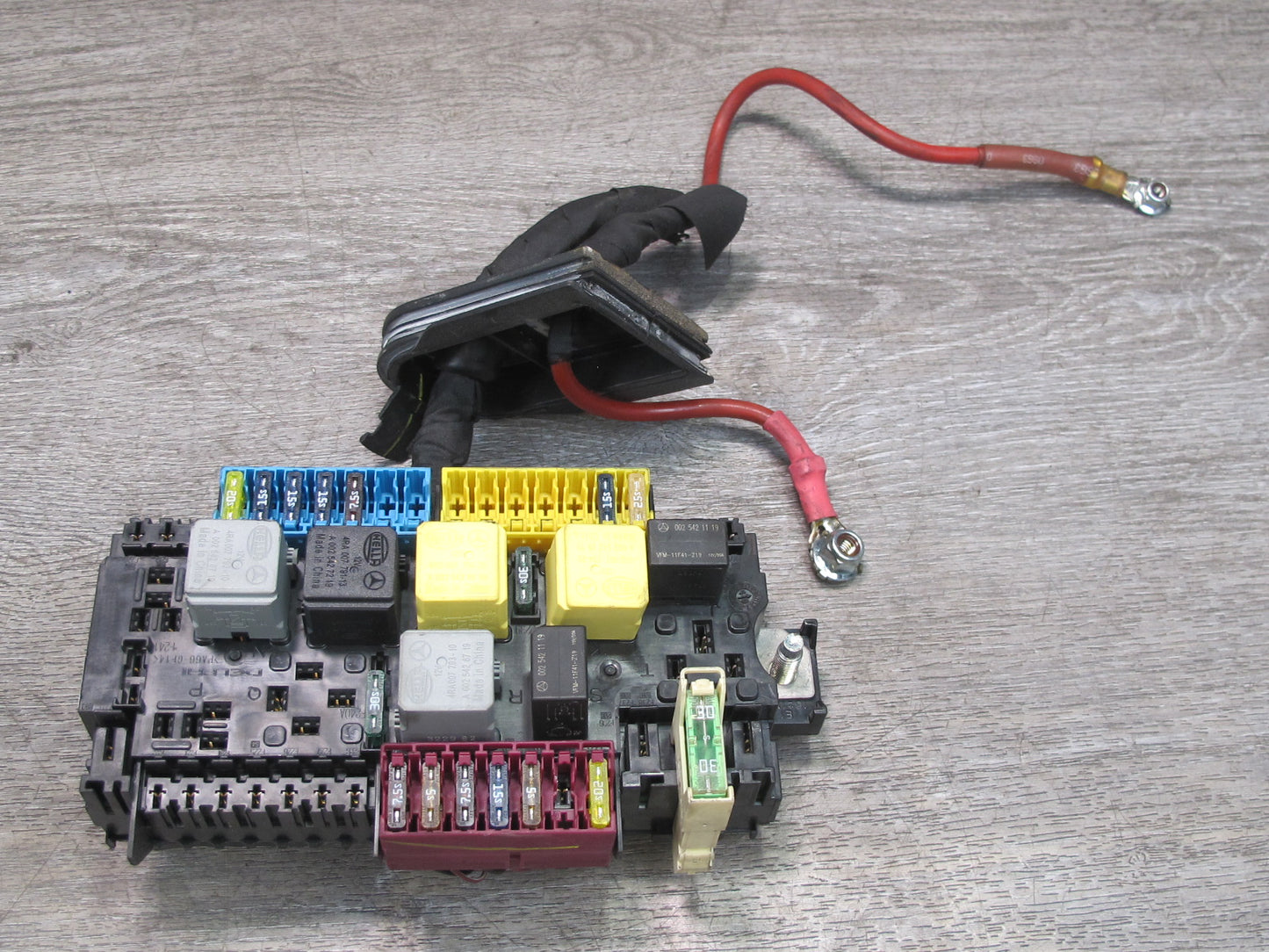 2012-2015 Mercedes W166 X166 Engine Bay Junction Fuse Relay Box