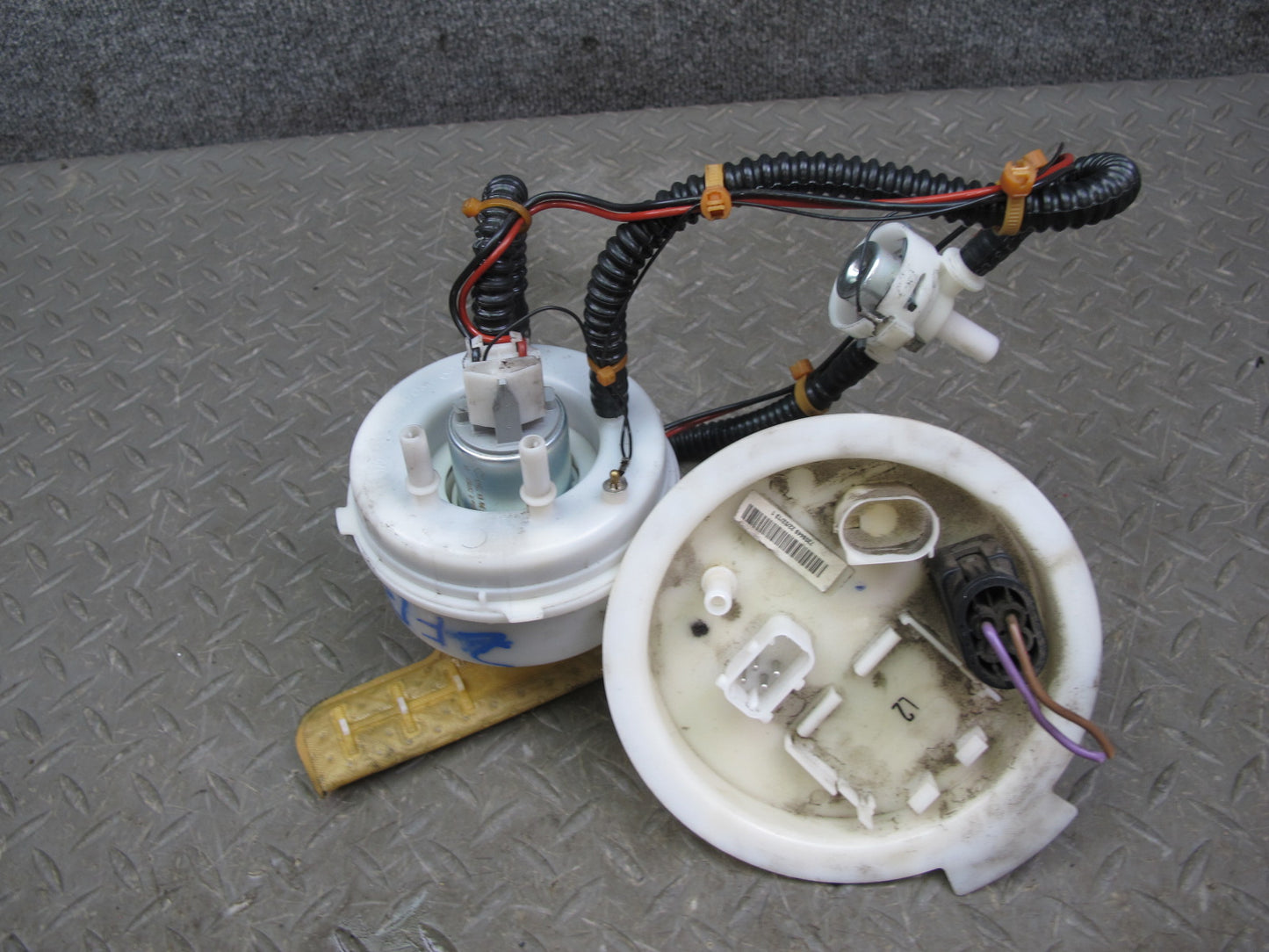 11-16 BMW F07 F10 F11 5-SERIES Fuel Pump Sending Unit 7308449 OEM