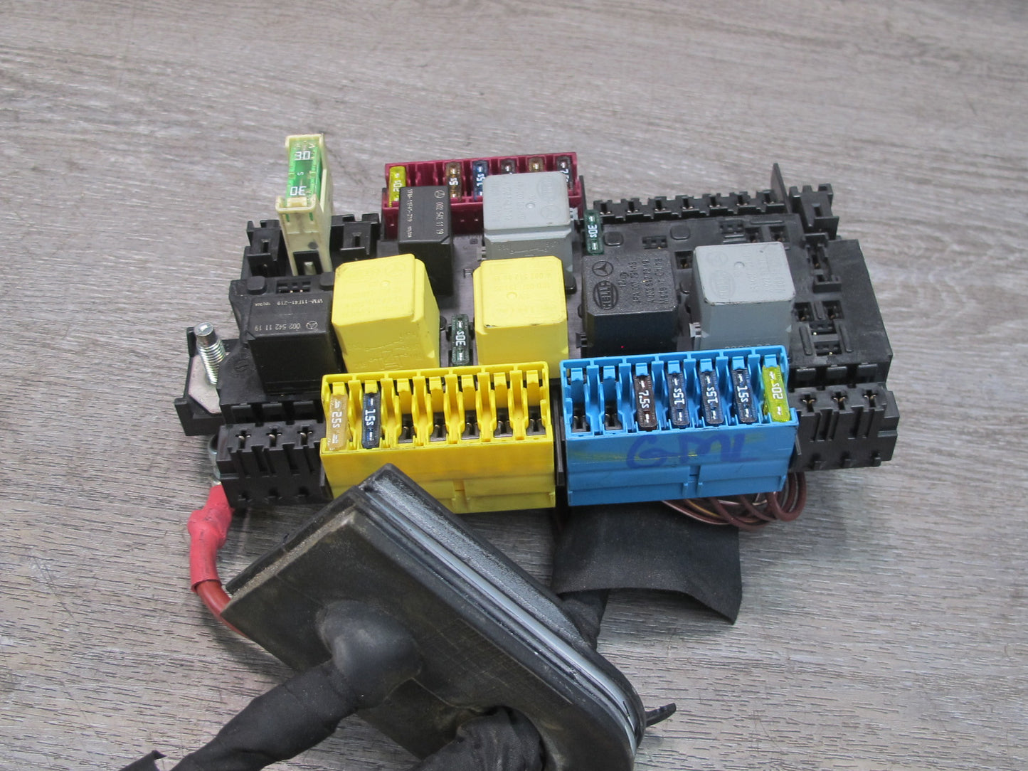 2012-2015 Mercedes W166 X166 Engine Bay Junction Fuse Relay Box
