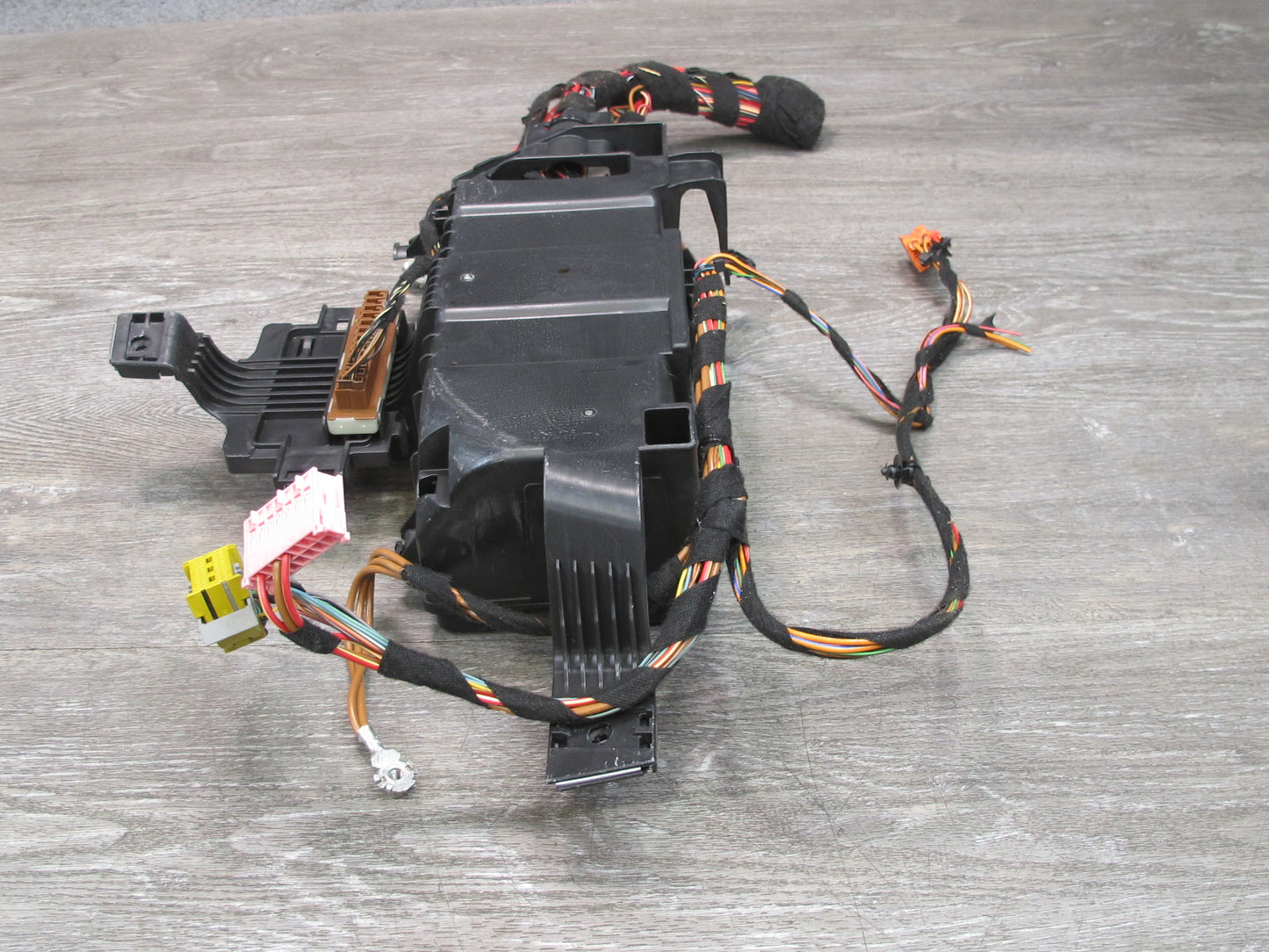 13-15 Mercedes W166 X166 Engine Bay Fuse Relay Box Module 1665460143