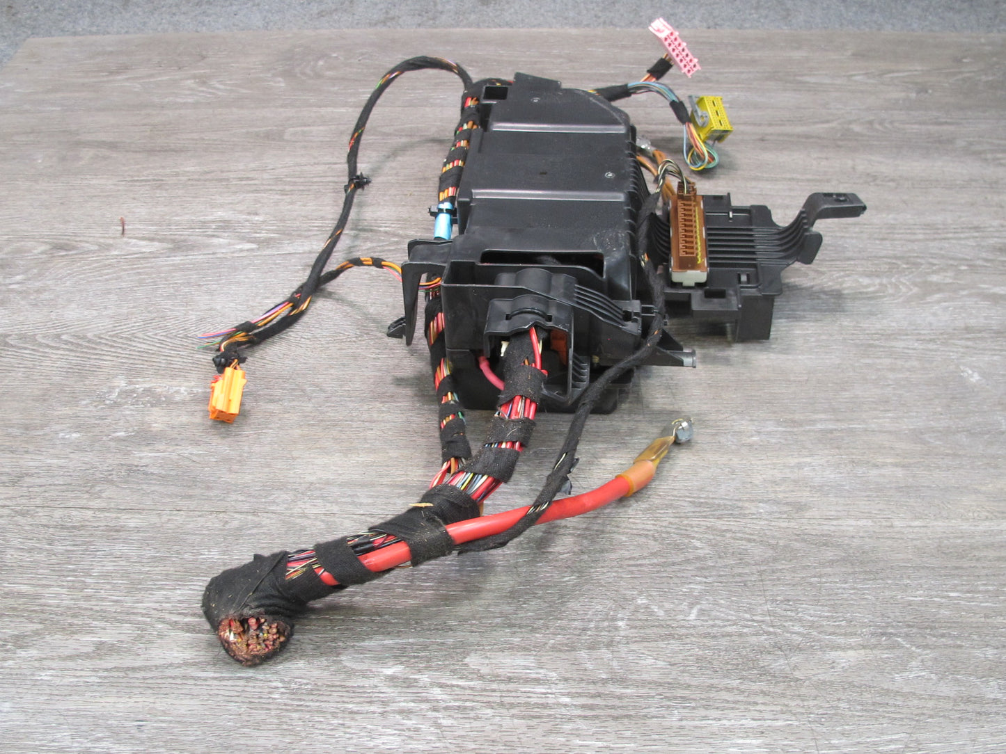 13-15 Mercedes W166 X166 Engine Bay Fuse Relay Box Module 1665460143
