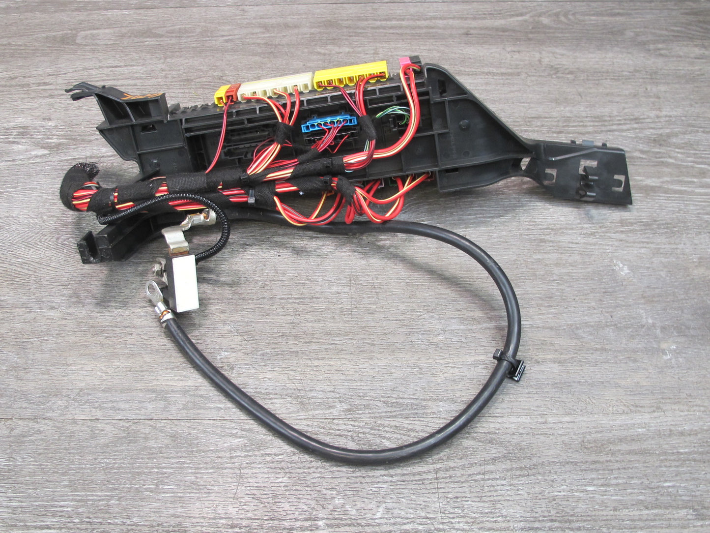 2015 Mercedes W166 Under Seat Fuse Relay Box Module 1665402350