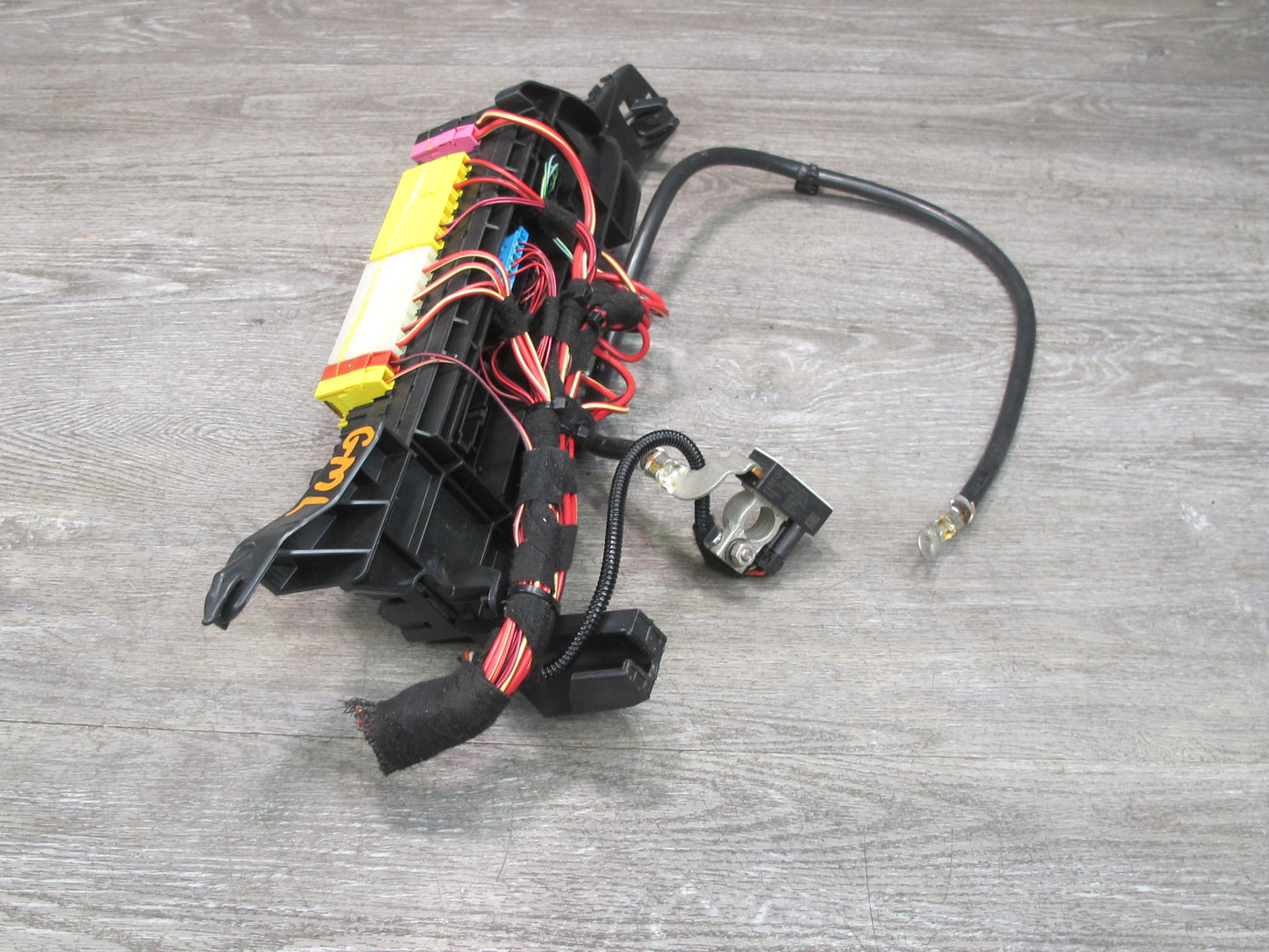 2015 Mercedes W166 Under Seat Fuse Relay Box Module 1665402350