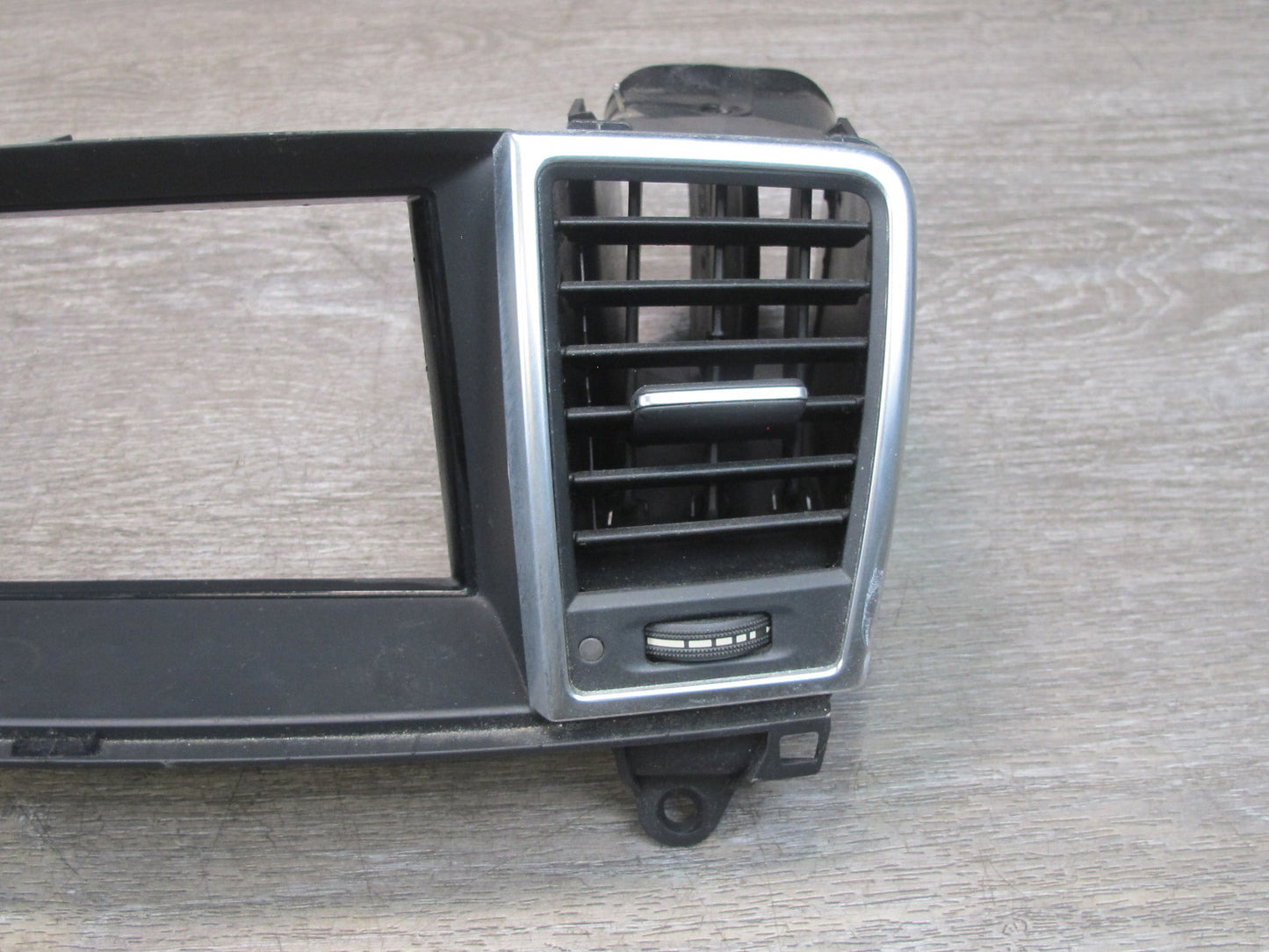 2012-2015 Mercedes W166 Dash Front Center Heater Air Vent 1668300654 OEM