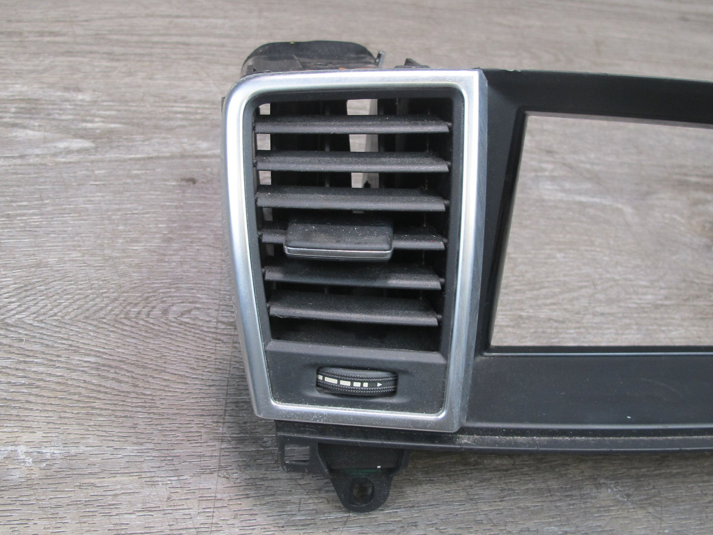 2012-2015 Mercedes W166 Dash Front Center Heater Air Vent 1668300654 OEM