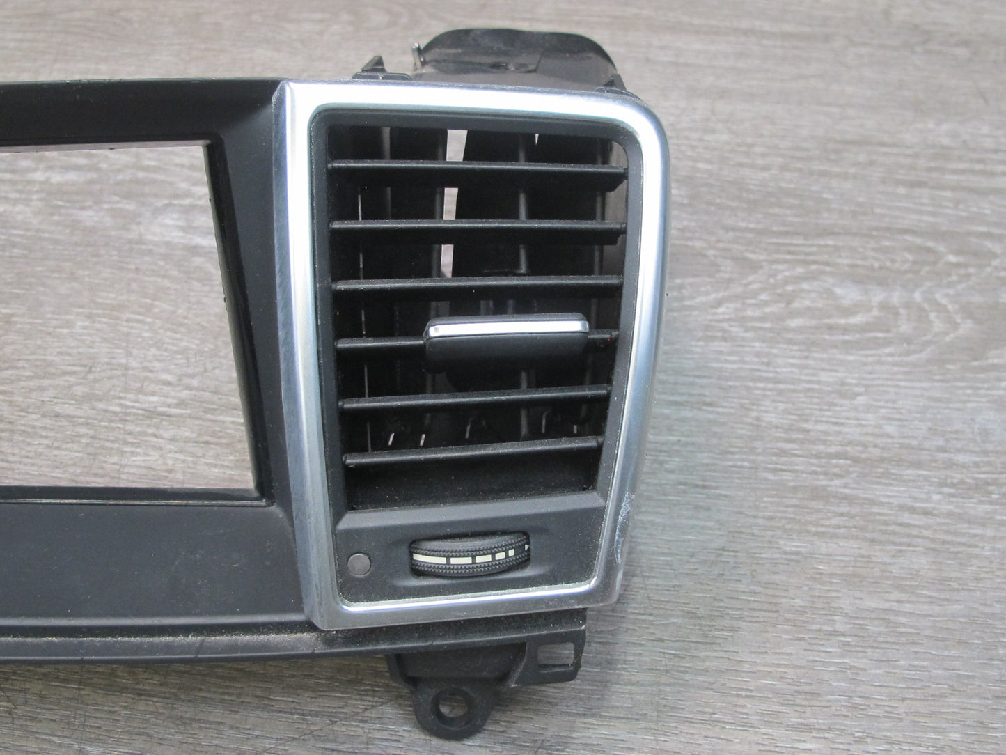 2012-2015 Mercedes W166 Dash Front Center Heater Air Vent 1668300654 OEM