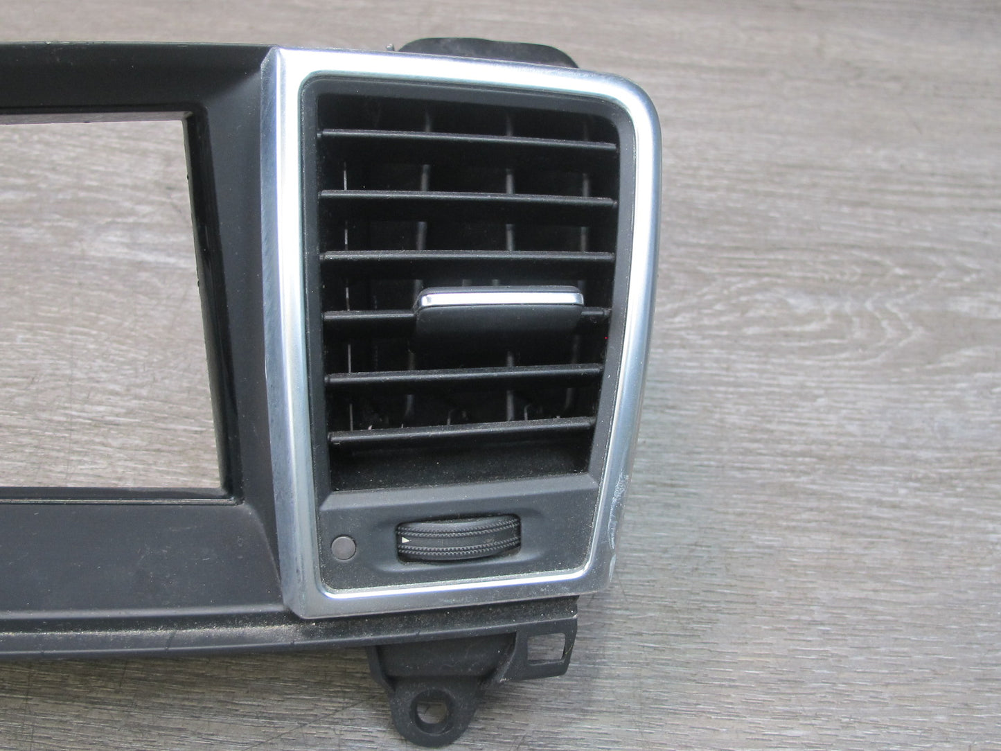 2012-2015 Mercedes W166 Dash Front Center Heater Air Vent 1668300654 OEM