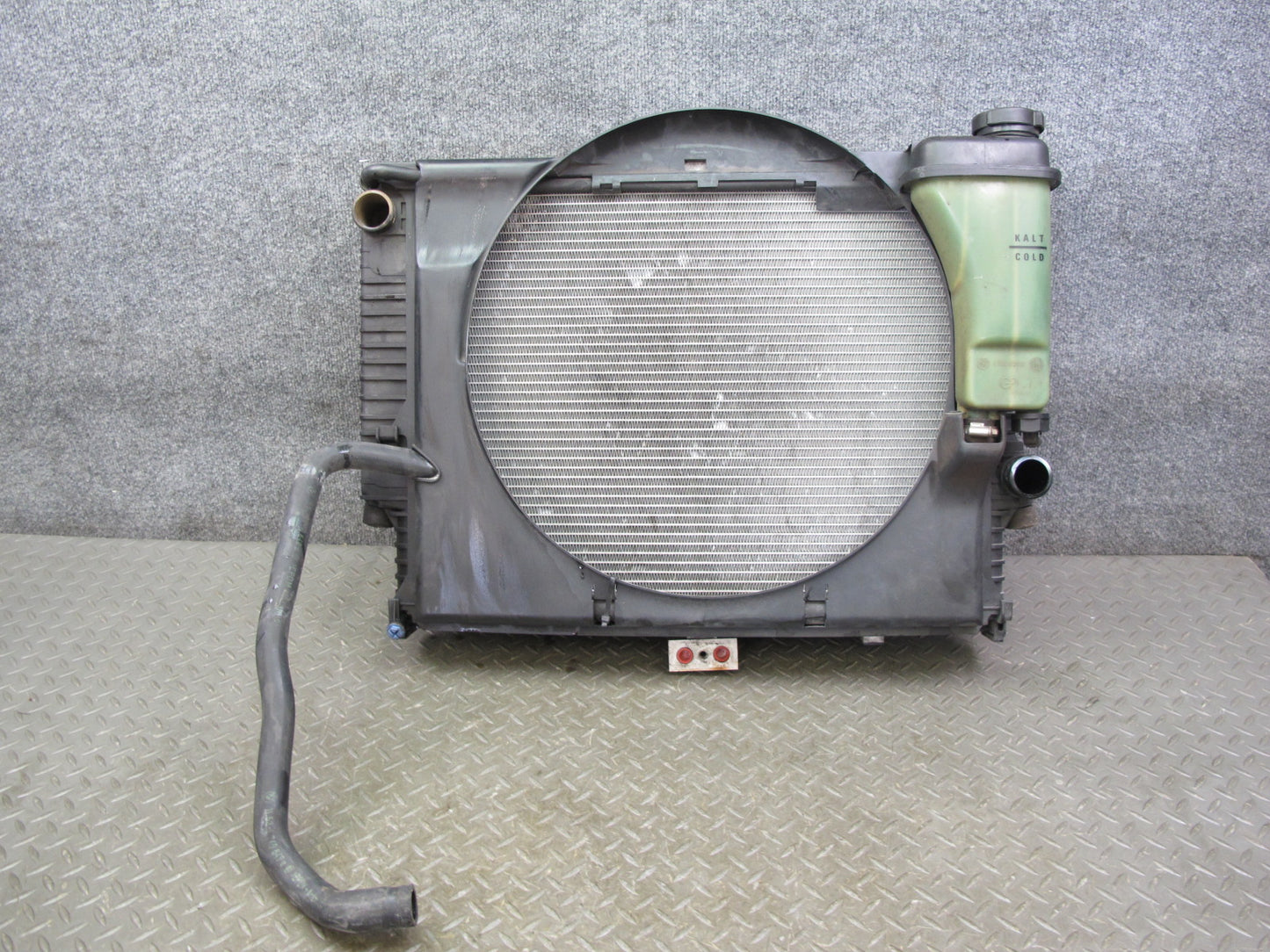 1999 BMW E36 2.8L M52 Engine Radiator Oil Cooler Shroud Reservoir Assembly OEM