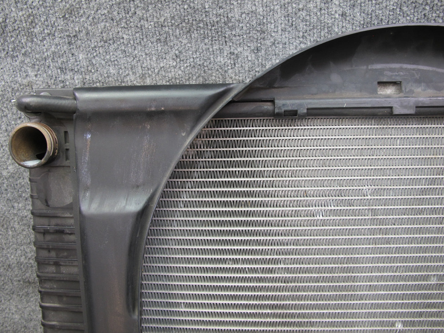 1999 BMW E36 2.8L M52 Engine Radiator Oil Cooler Shroud Reservoir Assembly OEM