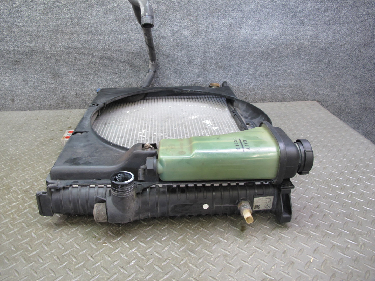 1999 BMW E36 2.8L M52 Engine Radiator Oil Cooler Shroud Reservoir Assembly OEM