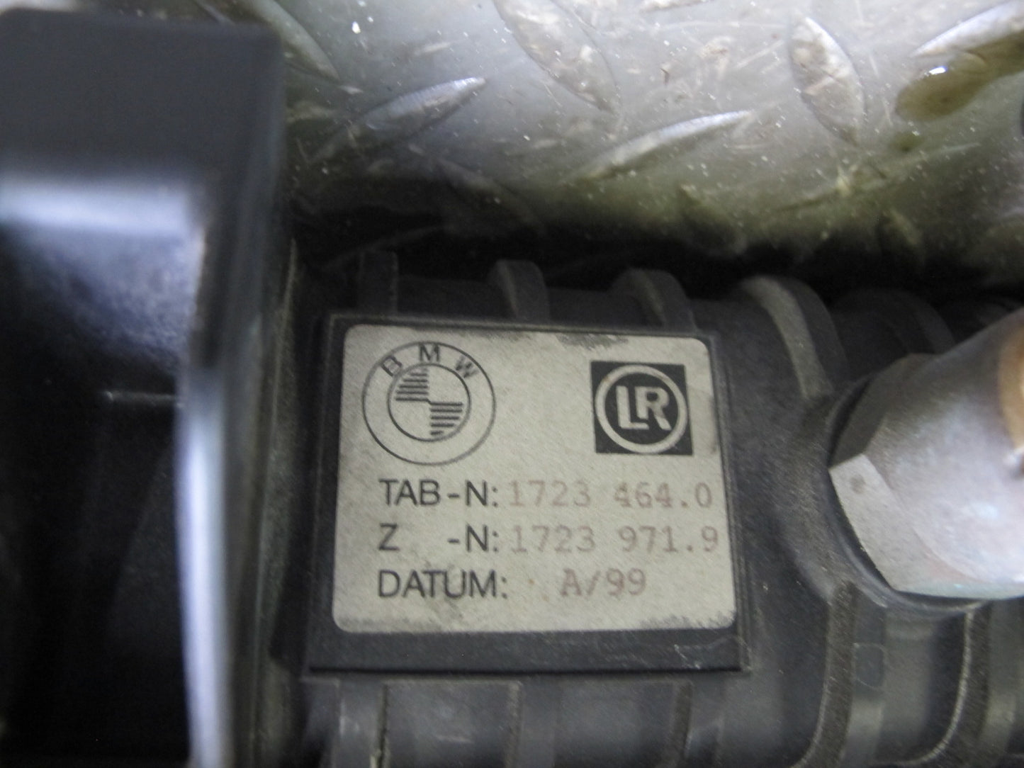 1999 BMW E36 2.8L M52 Engine Radiator Oil Cooler Shroud Reservoir Assembly OEM