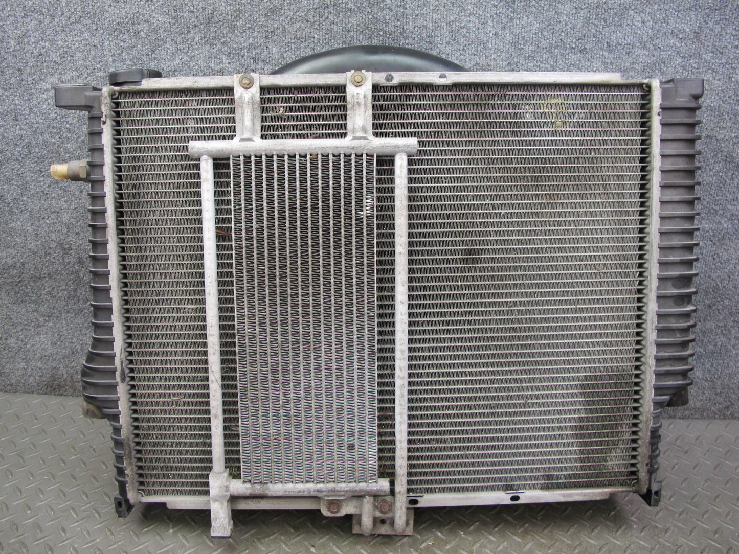 1999 BMW E36 2.8L M52 Engine Radiator Oil Cooler Shroud Reservoir Assembly OEM