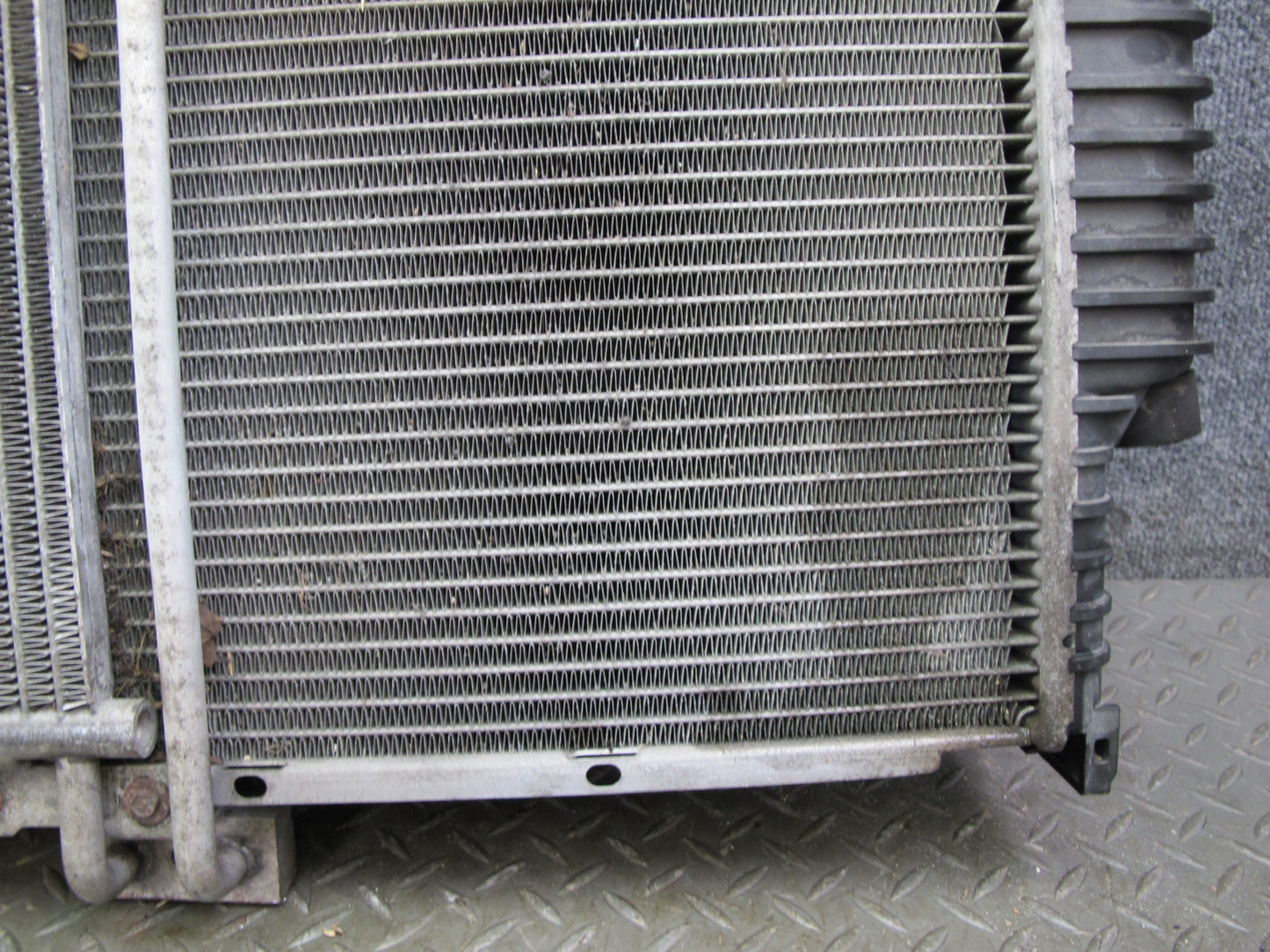 1999 BMW E36 2.8L M52 Engine Radiator Oil Cooler Shroud Reservoir Assembly OEM