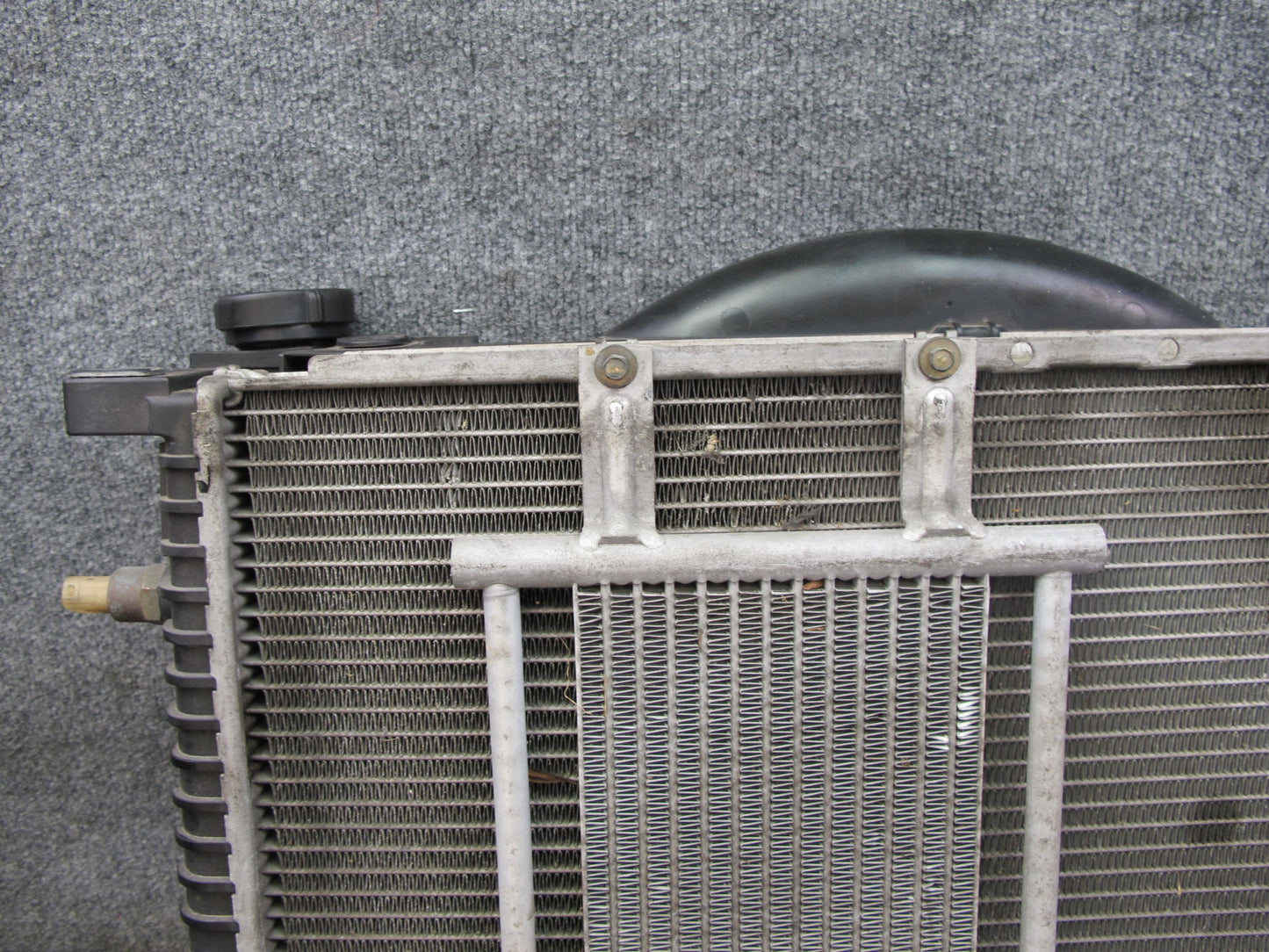 1999 BMW E36 2.8L M52 Engine Radiator Oil Cooler Shroud Reservoir Assembly OEM
