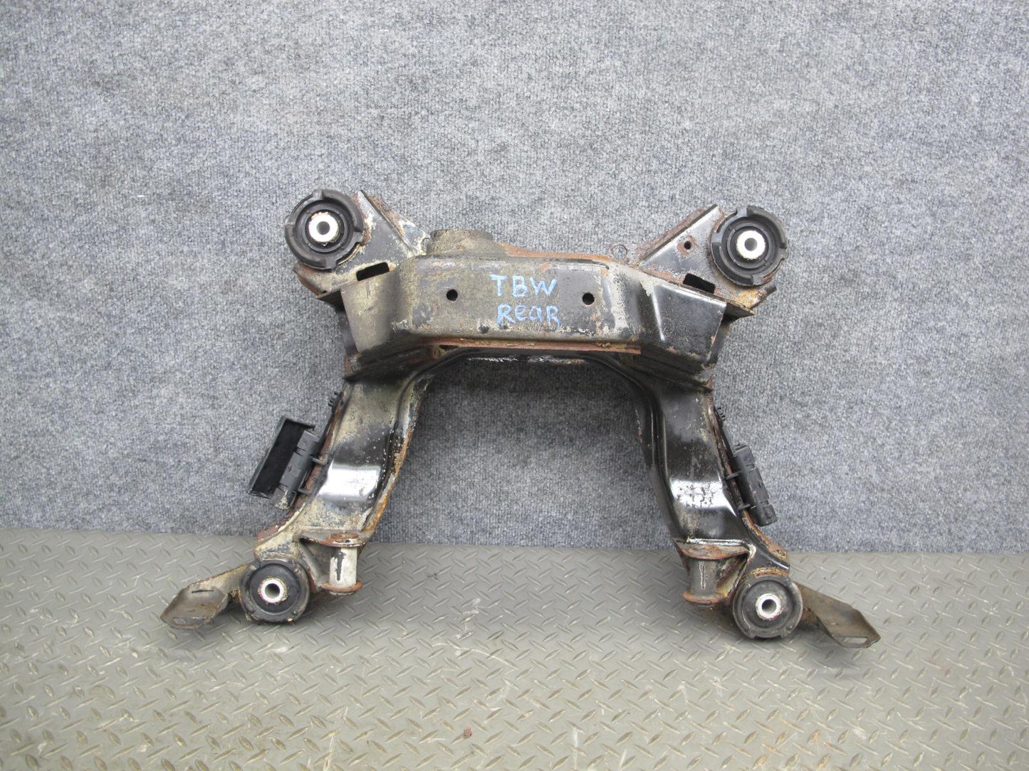 94-99 BMW E36 3-SERIES Rear Suspension Sub Frame Crossmember Carrier OEM