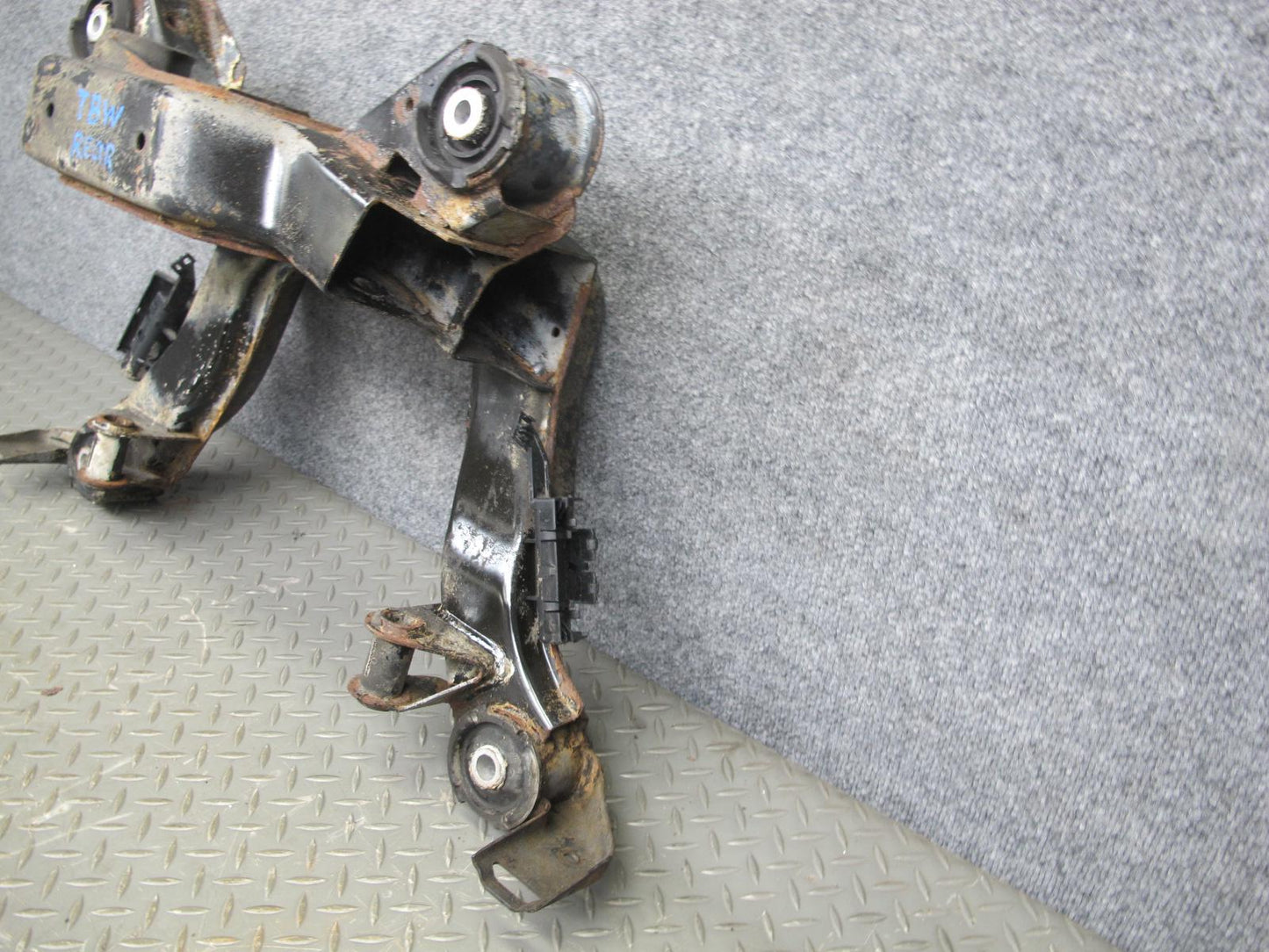 94-99 BMW E36 3-SERIES Rear Suspension Sub Frame Crossmember Carrier OEM