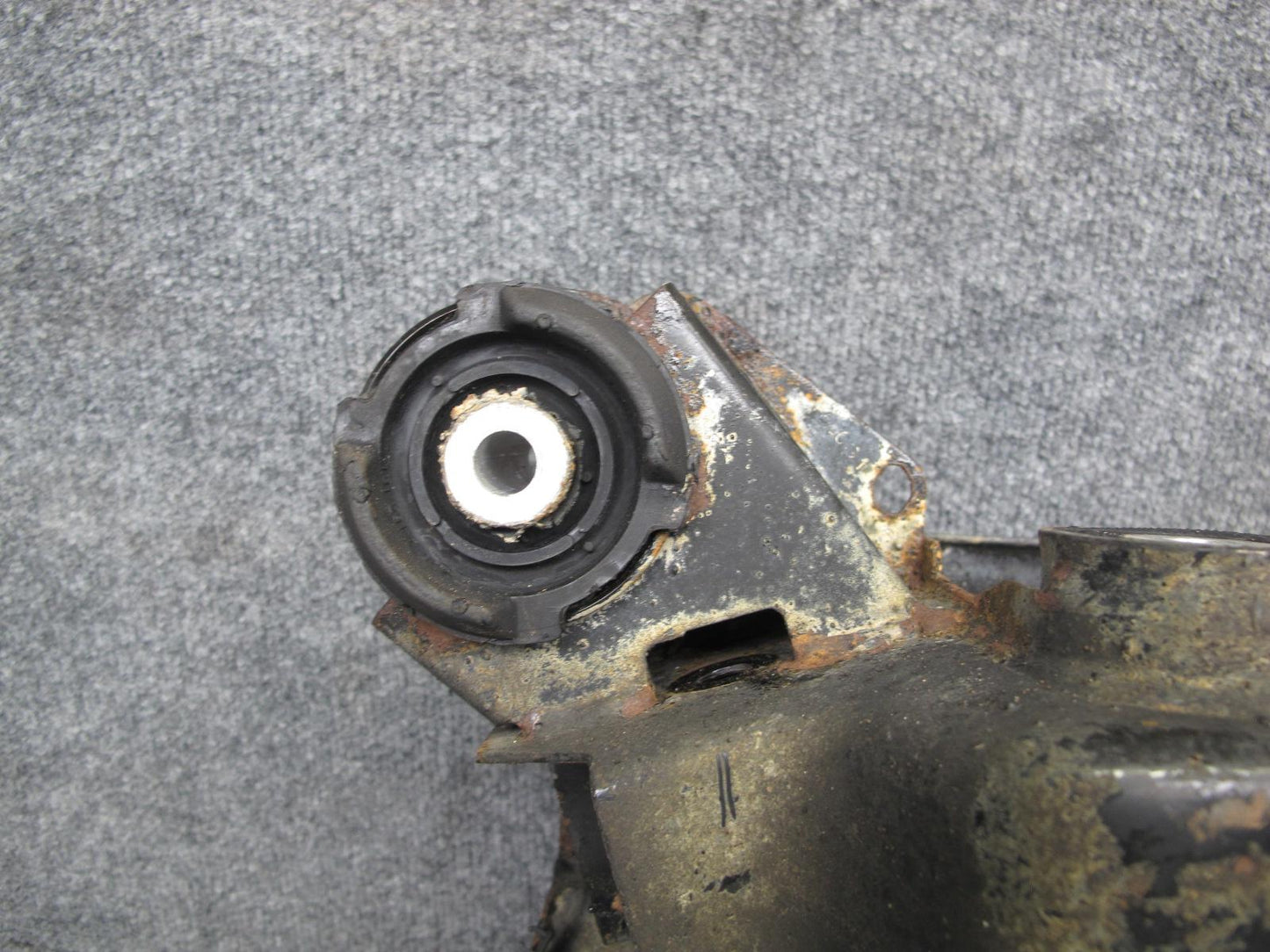 94-99 BMW E36 3-SERIES Rear Suspension Sub Frame Crossmember Carrier OEM