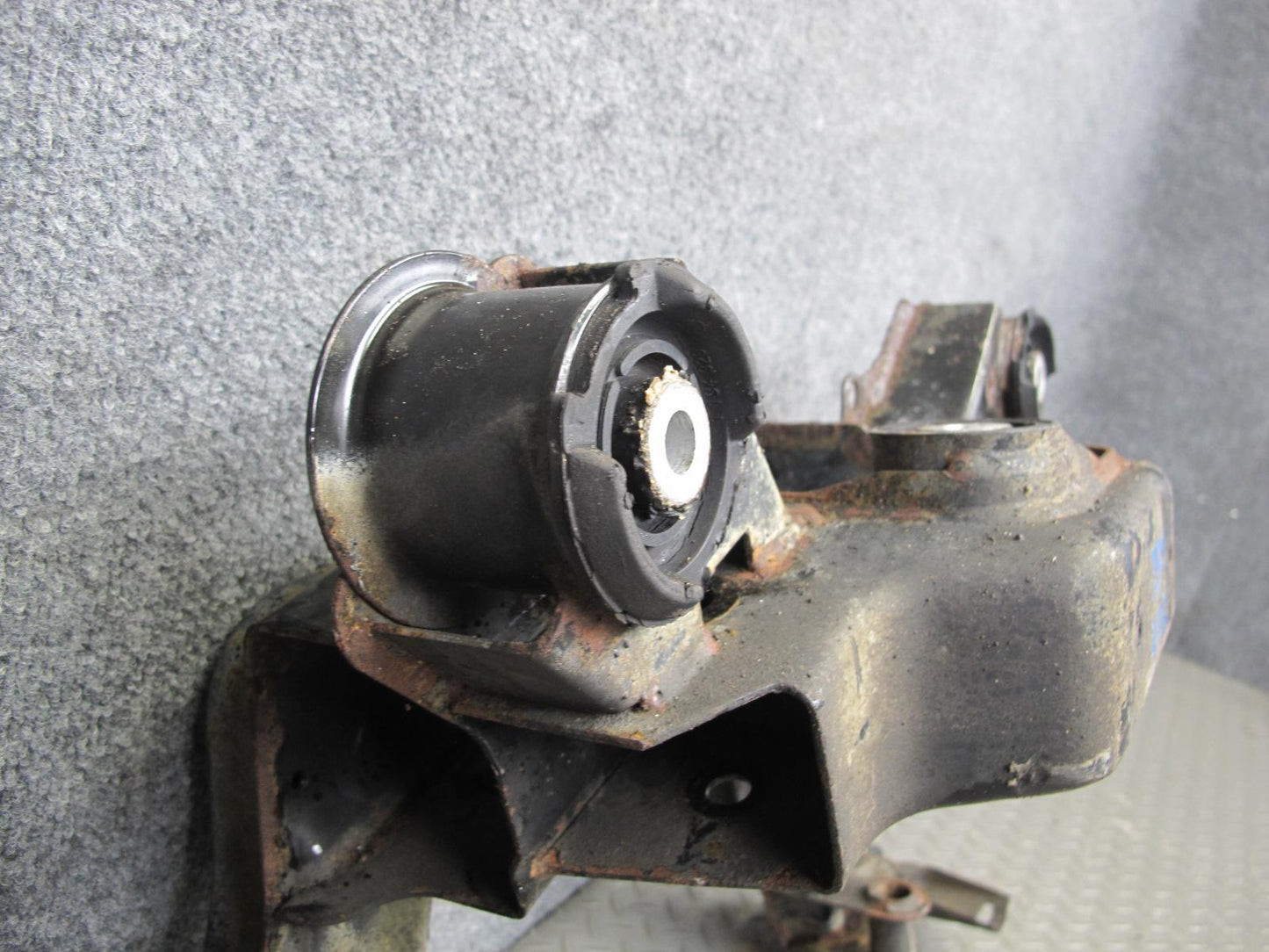 94-99 BMW E36 3-SERIES Rear Suspension Sub Frame Crossmember Carrier OEM