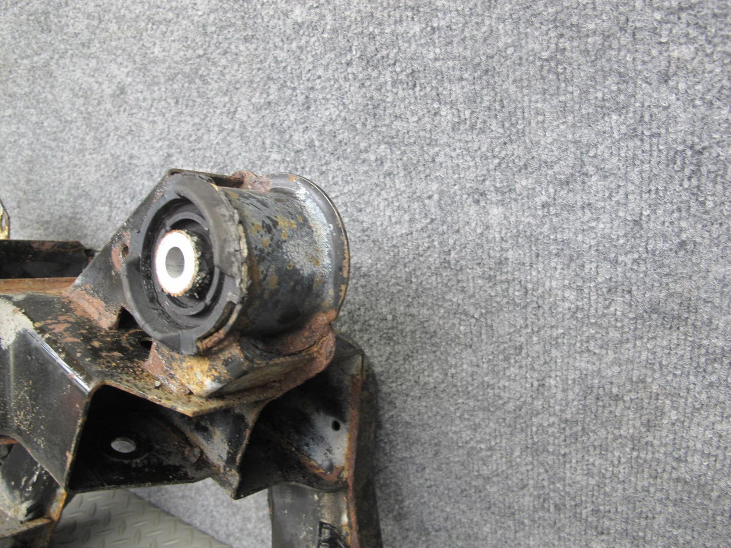 94-99 BMW E36 3-SERIES Rear Suspension Sub Frame Crossmember Carrier OEM