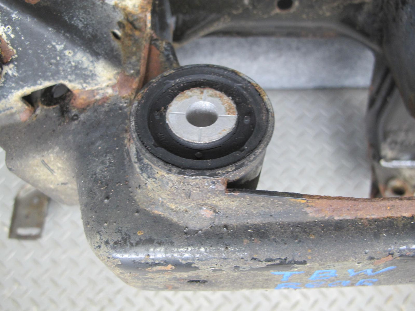 94-99 BMW E36 3-SERIES Rear Suspension Sub Frame Crossmember Carrier OEM