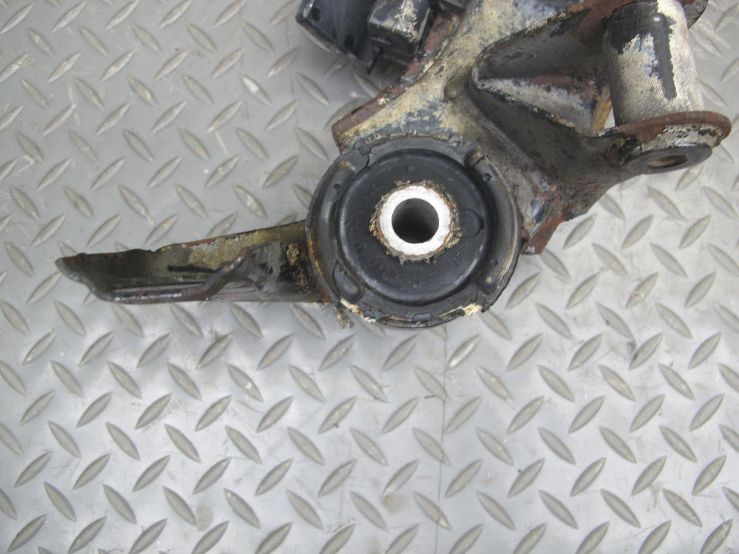 94-99 BMW E36 3-SERIES Rear Suspension Sub Frame Crossmember Carrier OEM