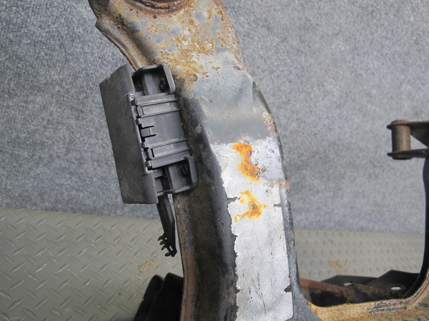 94-99 BMW E36 3-SERIES Rear Suspension Sub Frame Crossmember Carrier OEM