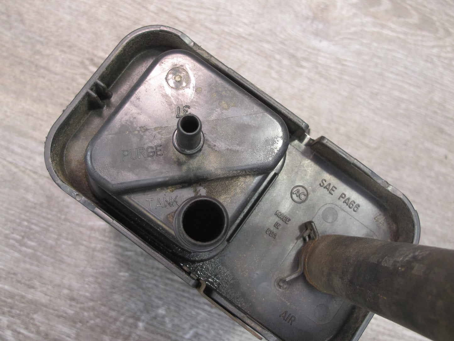 00-04 Chevrolet Corvette C5 Fuel Evap Vapor Charcoal Canister OEM