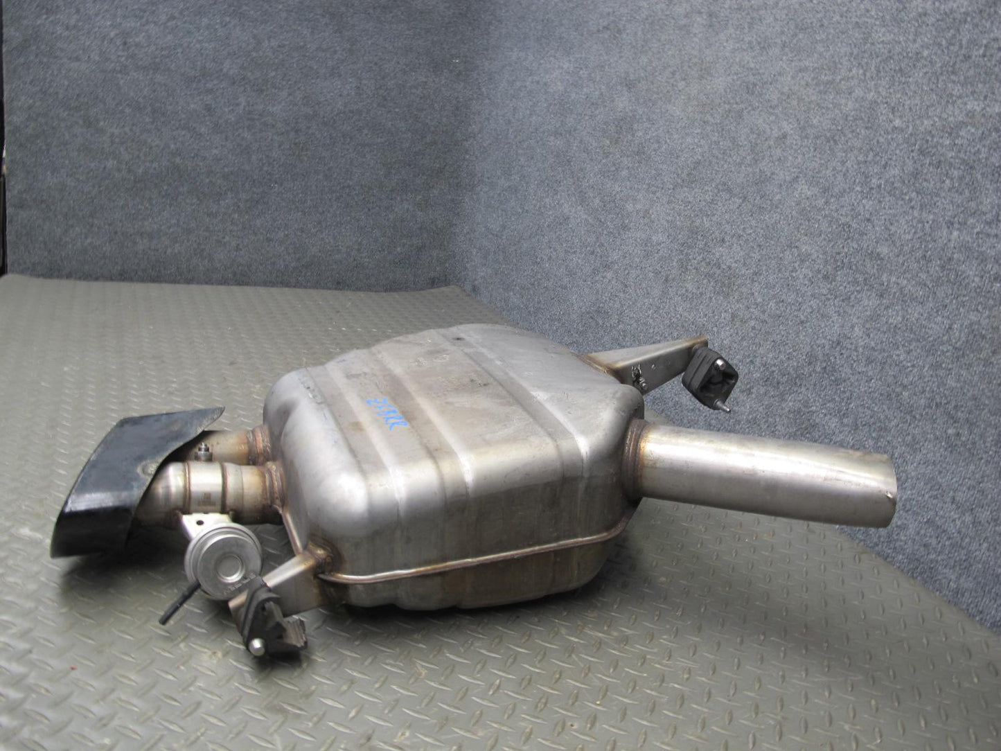 11-16 BMW F10 550i Rear Right Exhaust Muffler w Tip OEM