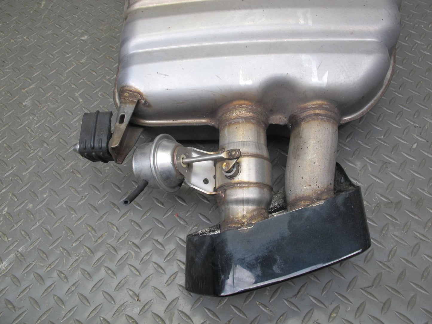 11-16 BMW F10 550i Rear Right Exhaust Muffler w Tip OEM
