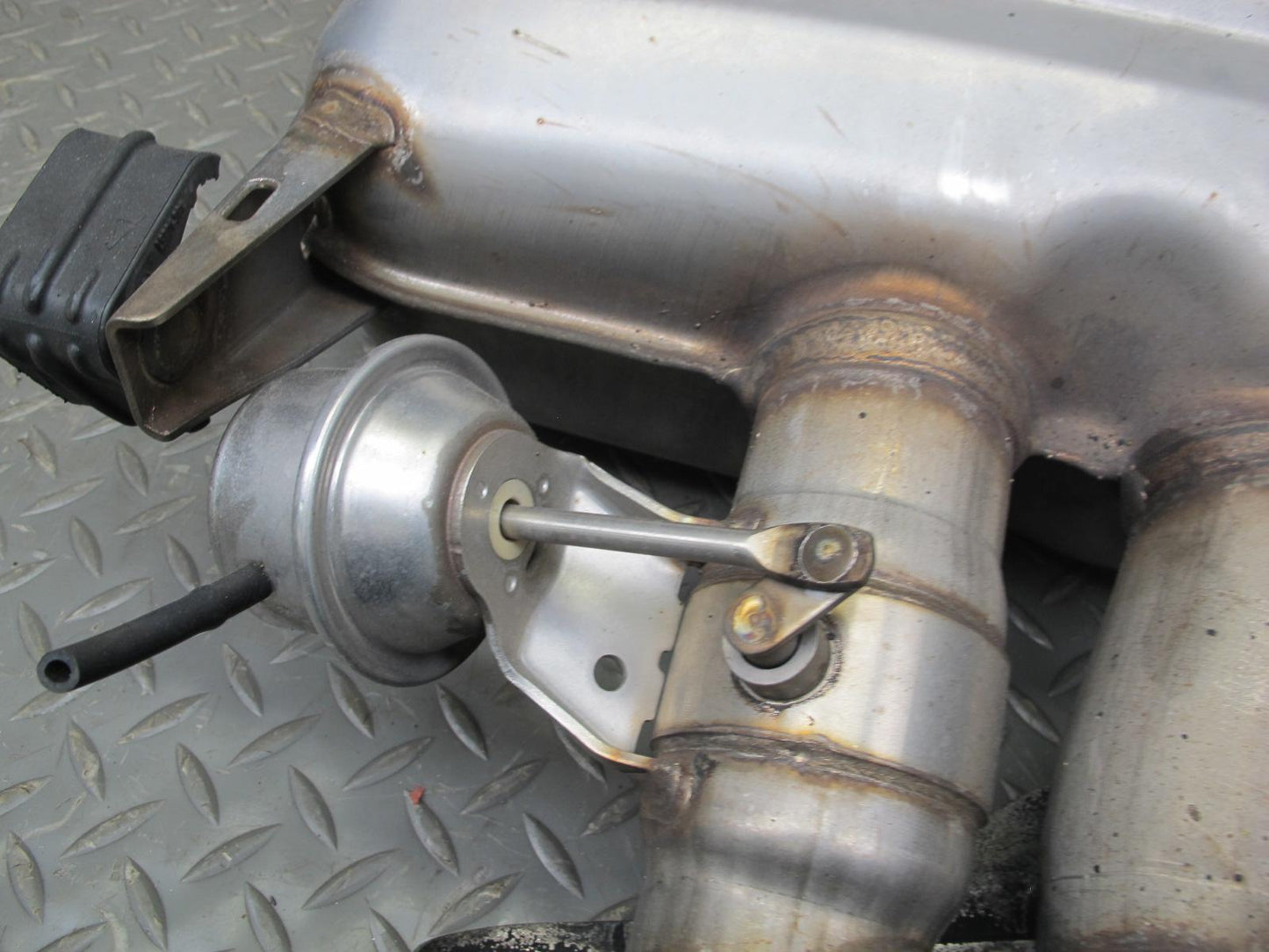11-16 BMW F10 550i Rear Right Exhaust Muffler w Tip OEM