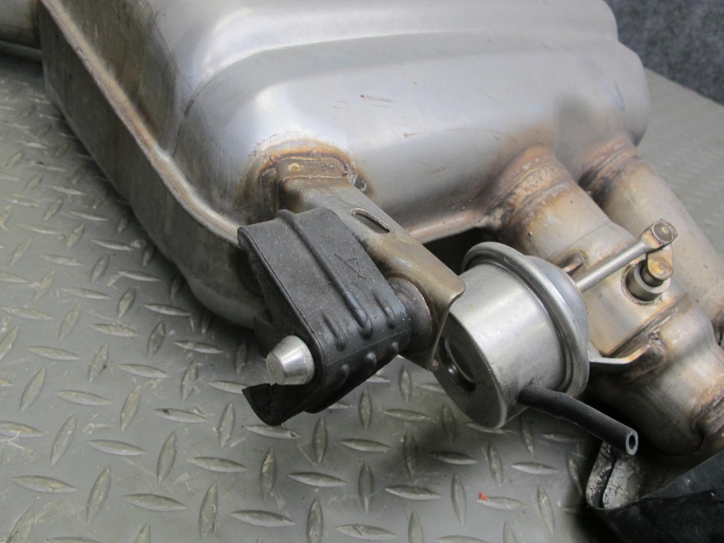 11-16 BMW F10 550i Rear Right Exhaust Muffler w Tip OEM